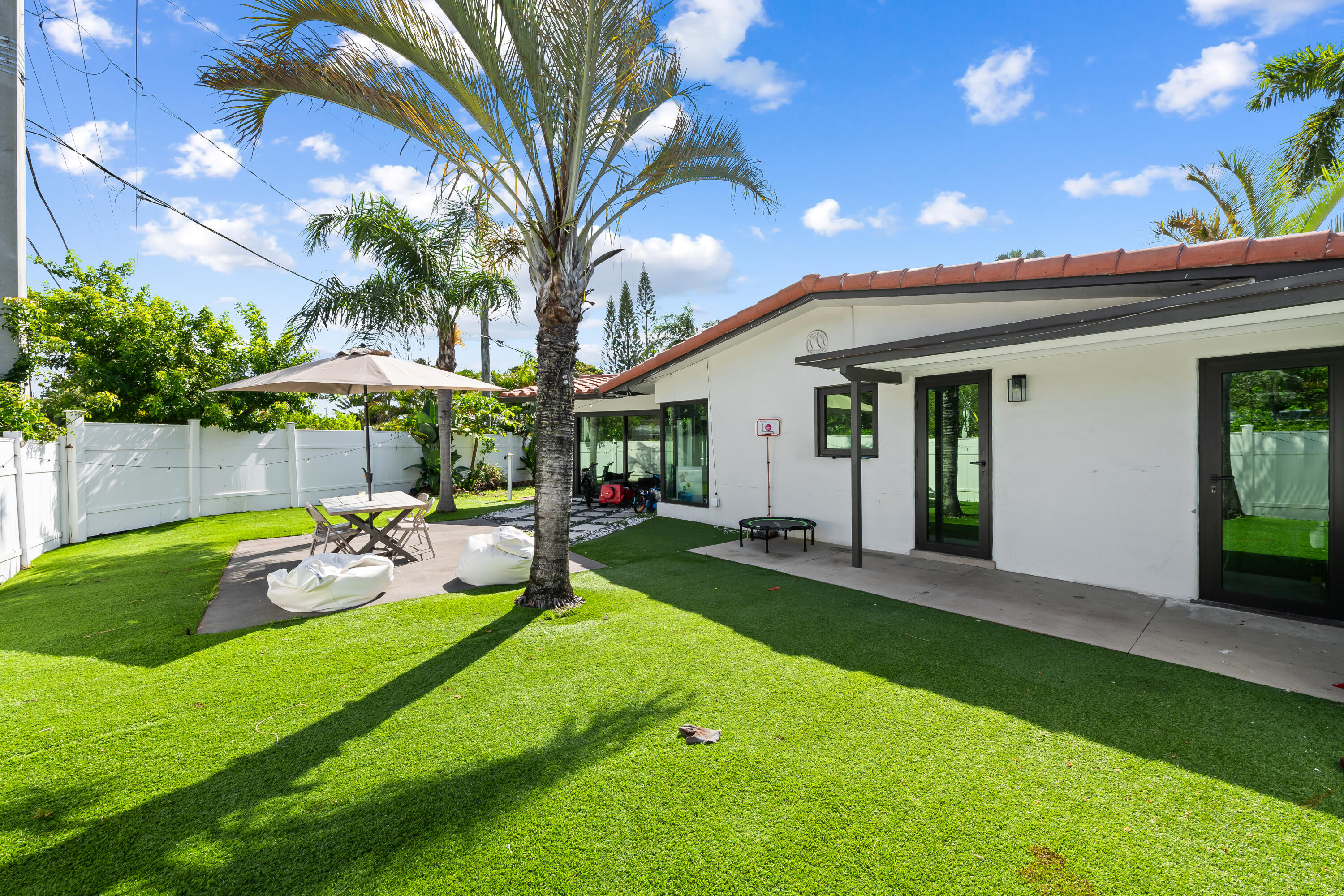 BEACHWAY ESTATES - Residential Lease