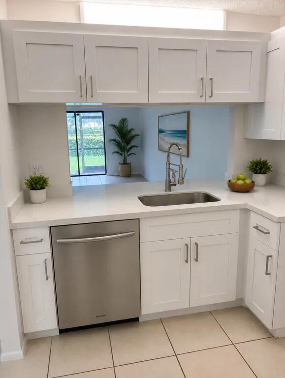 Great unit in the heart of Pembroke Pines.  Close to the turnpike and also not far from I-75.  First floor garden apartment is easy access! New kitchen and fresh paint.