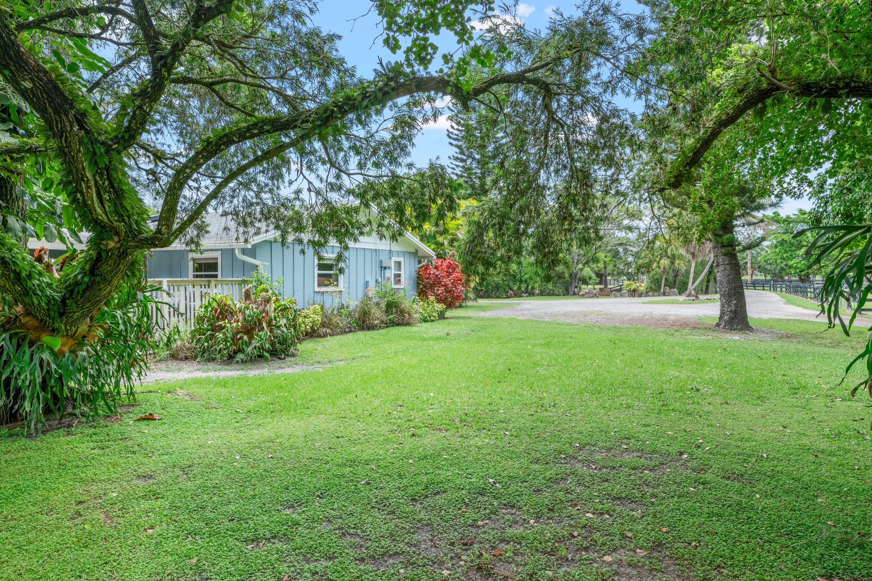 LOXAHATCHEE GROVES - Residential
