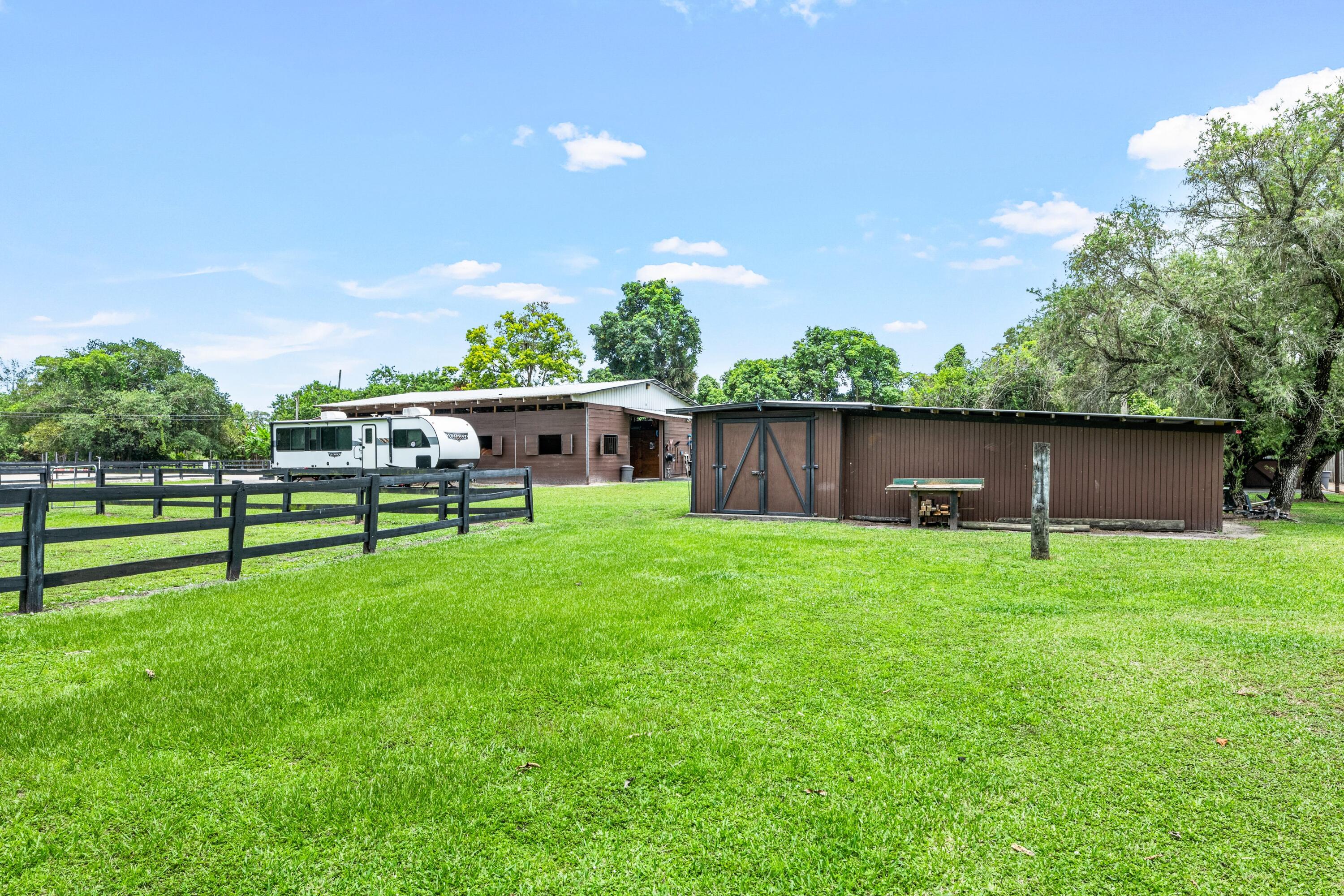 LOXAHATCHEE GROVES - Residential