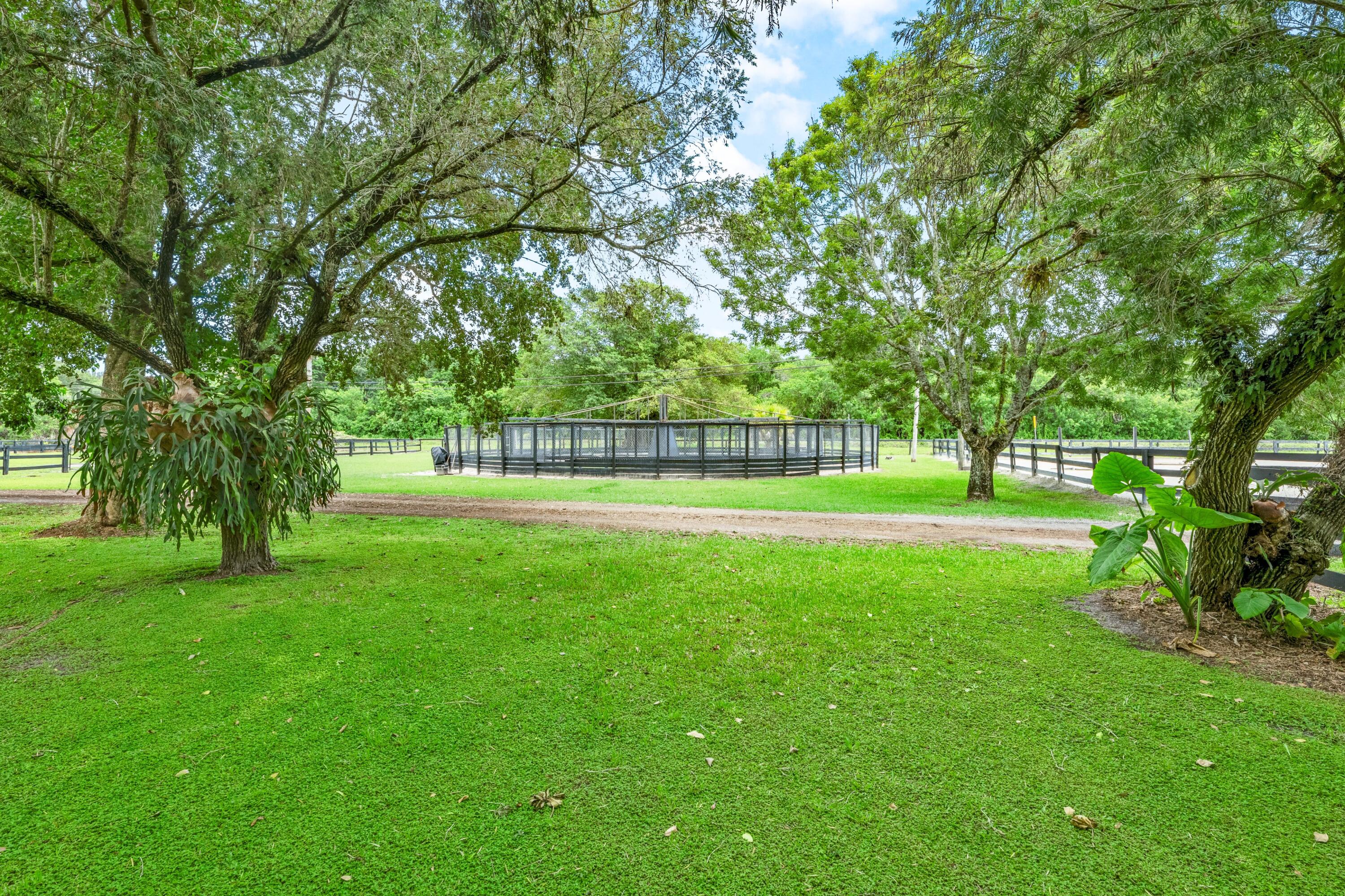 LOXAHATCHEE GROVES - Residential