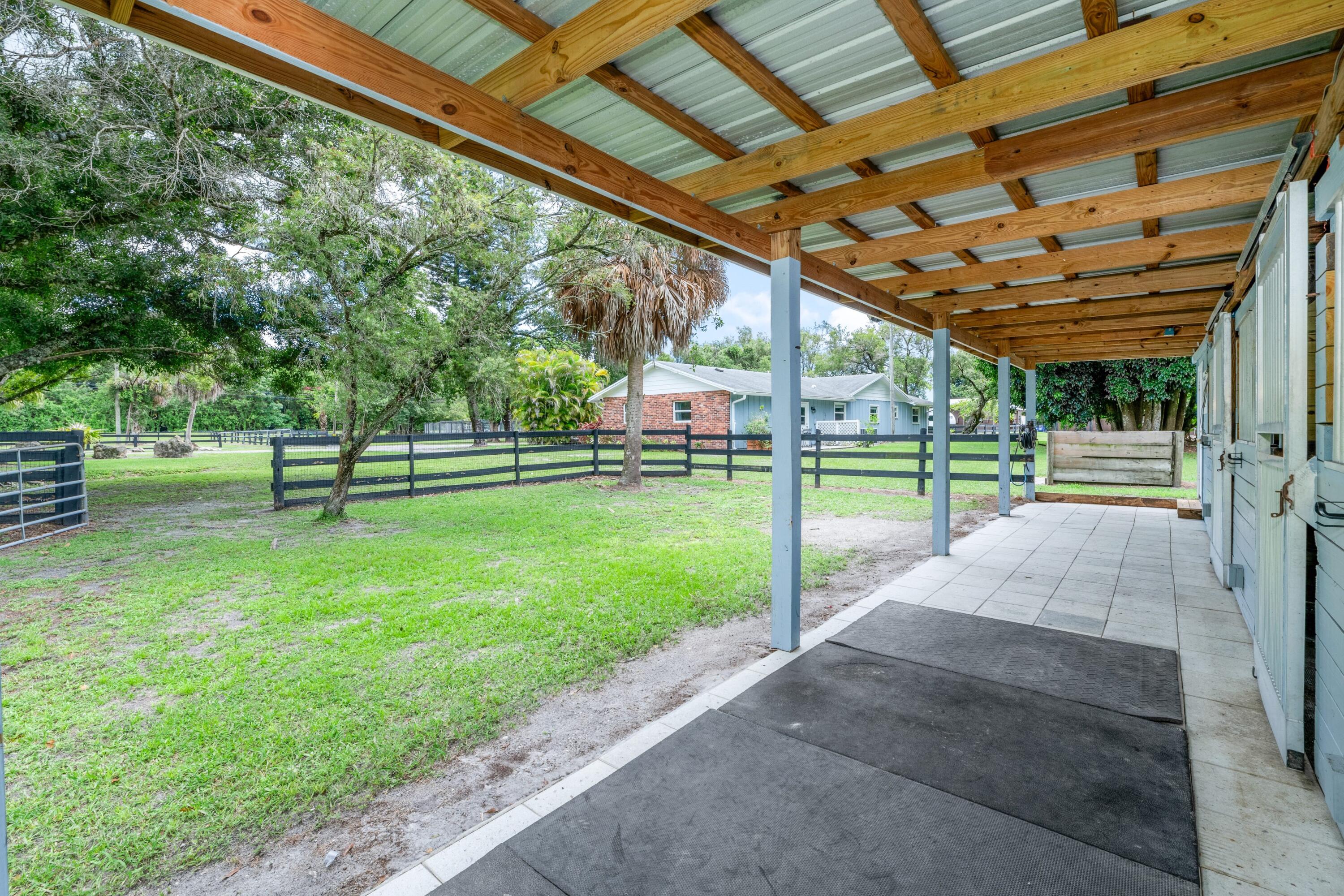 LOXAHATCHEE GROVES - Residential
