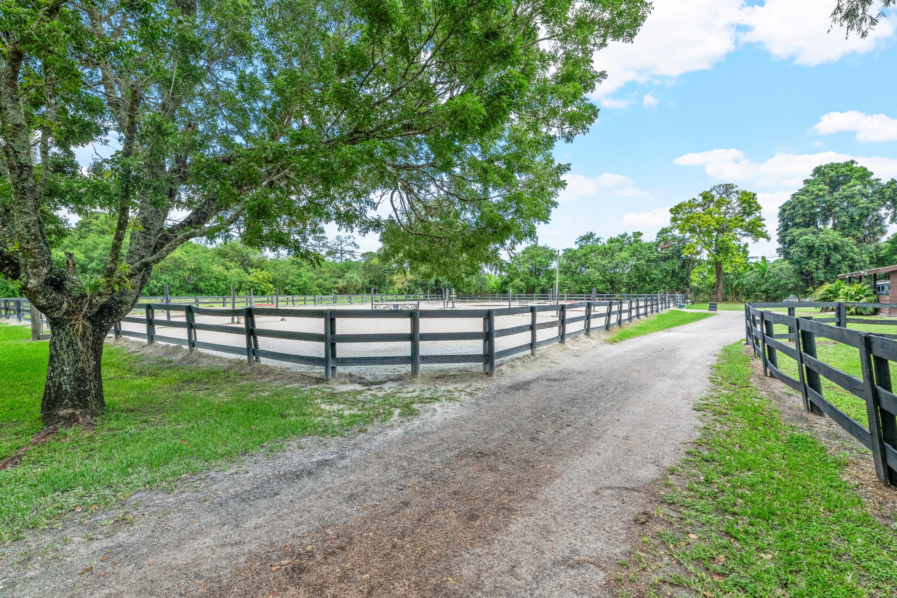 LOXAHATCHEE GROVES - Residential