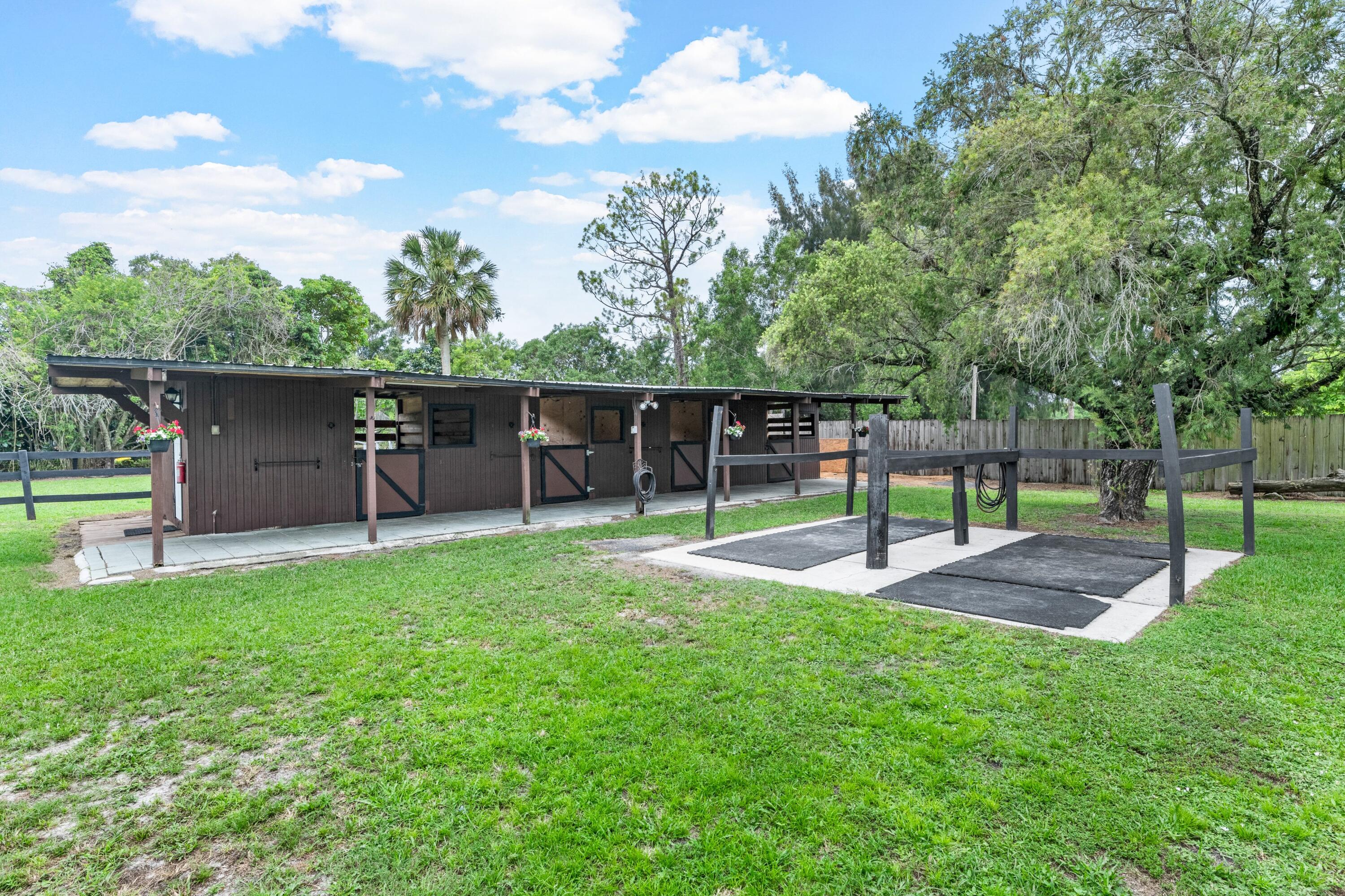 LOXAHATCHEE GROVES - Residential