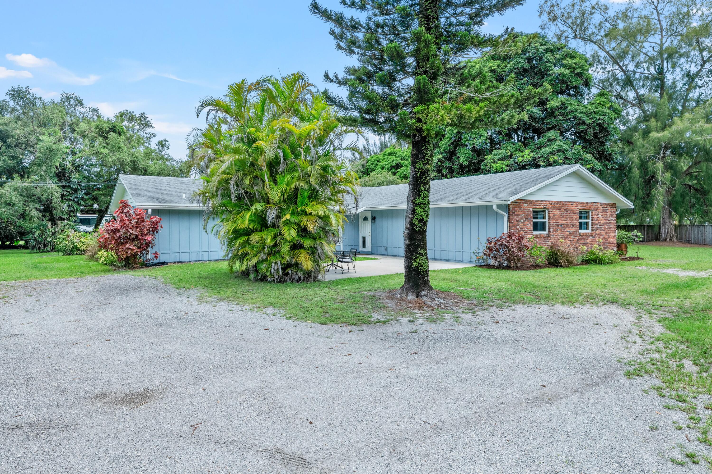 LOXAHATCHEE GROVES - Residential