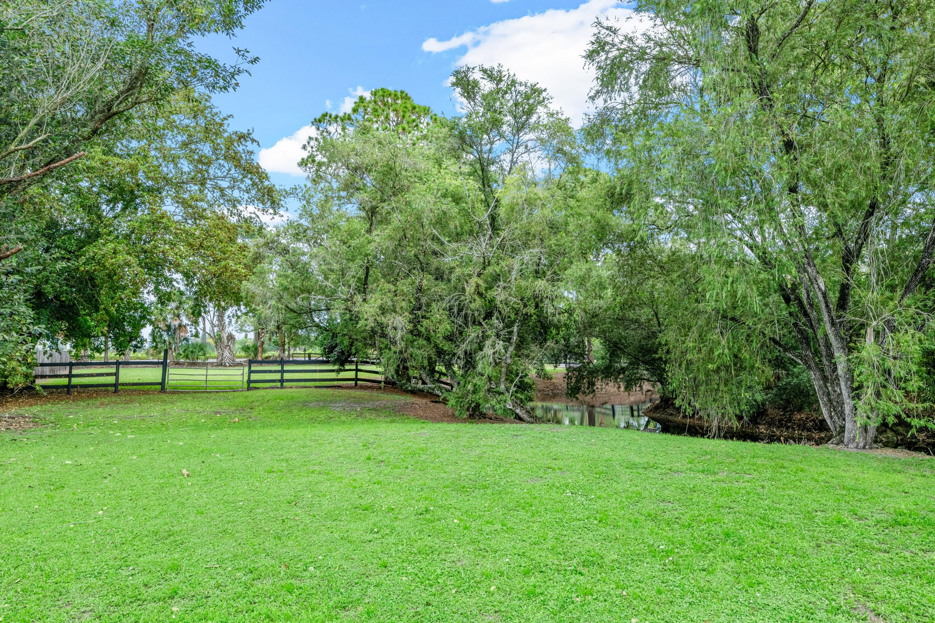 LOXAHATCHEE GROVES - Residential