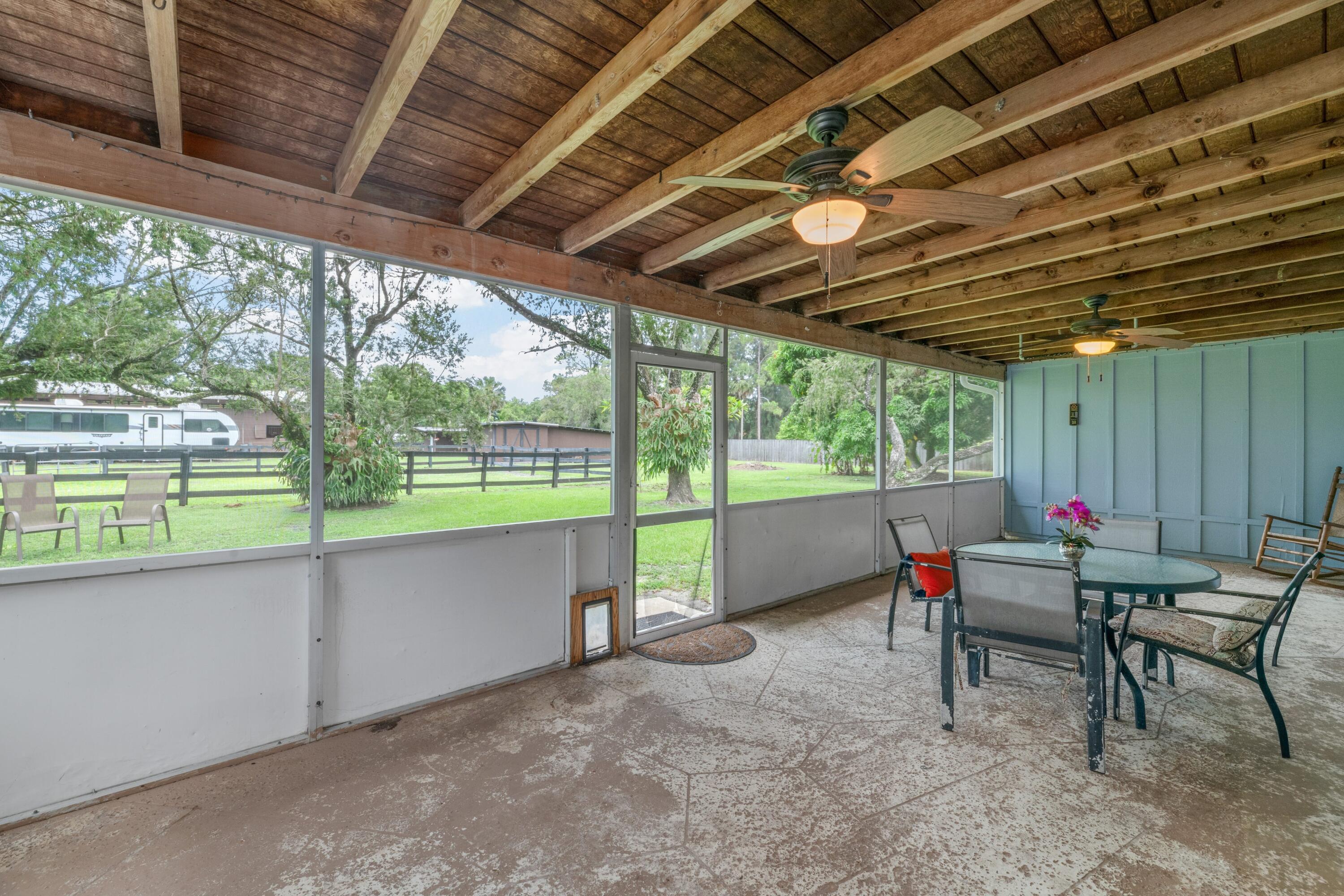 LOXAHATCHEE GROVES - Residential