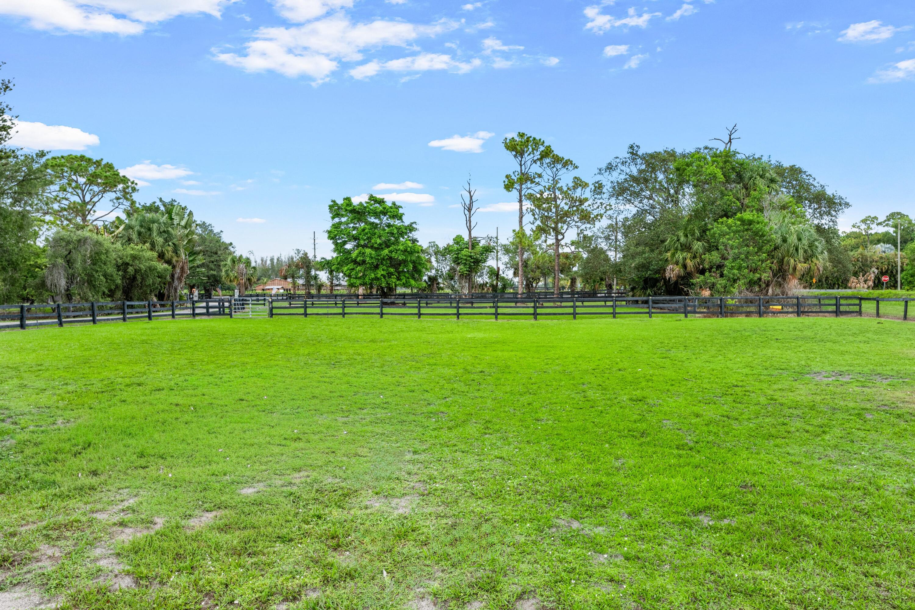 LOXAHATCHEE GROVES - Residential