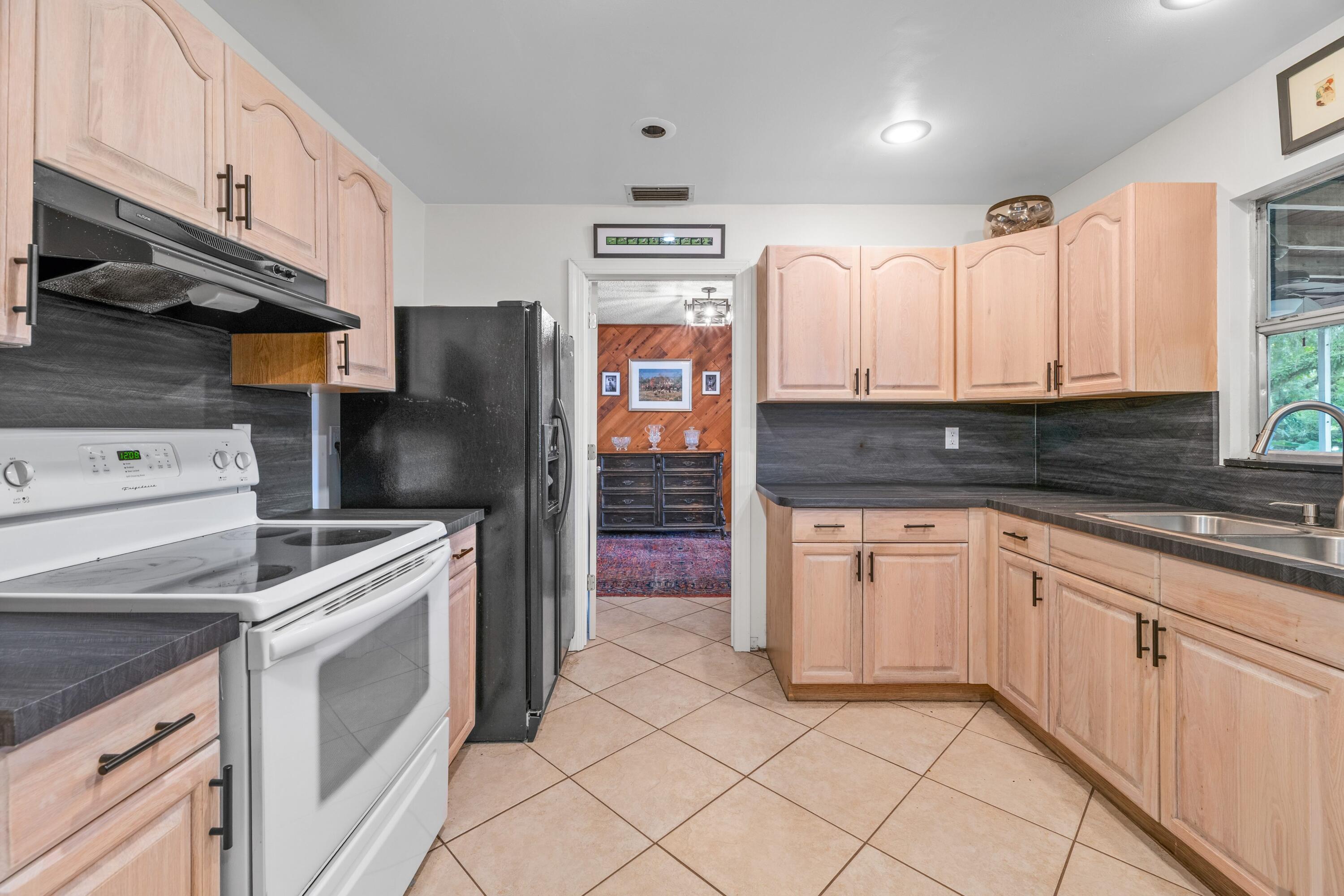 LOXAHATCHEE GROVES - Residential