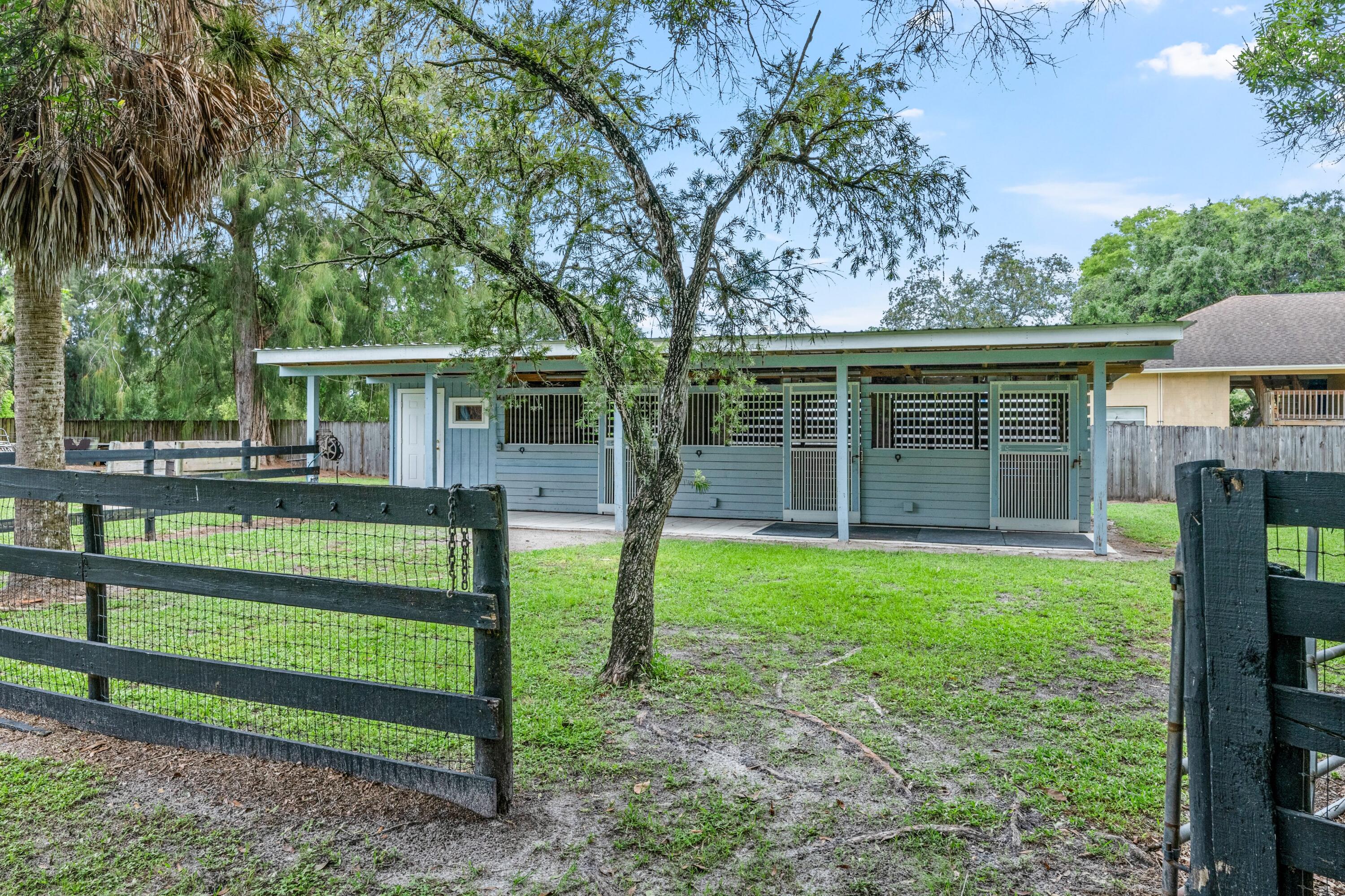 LOXAHATCHEE GROVES - Residential