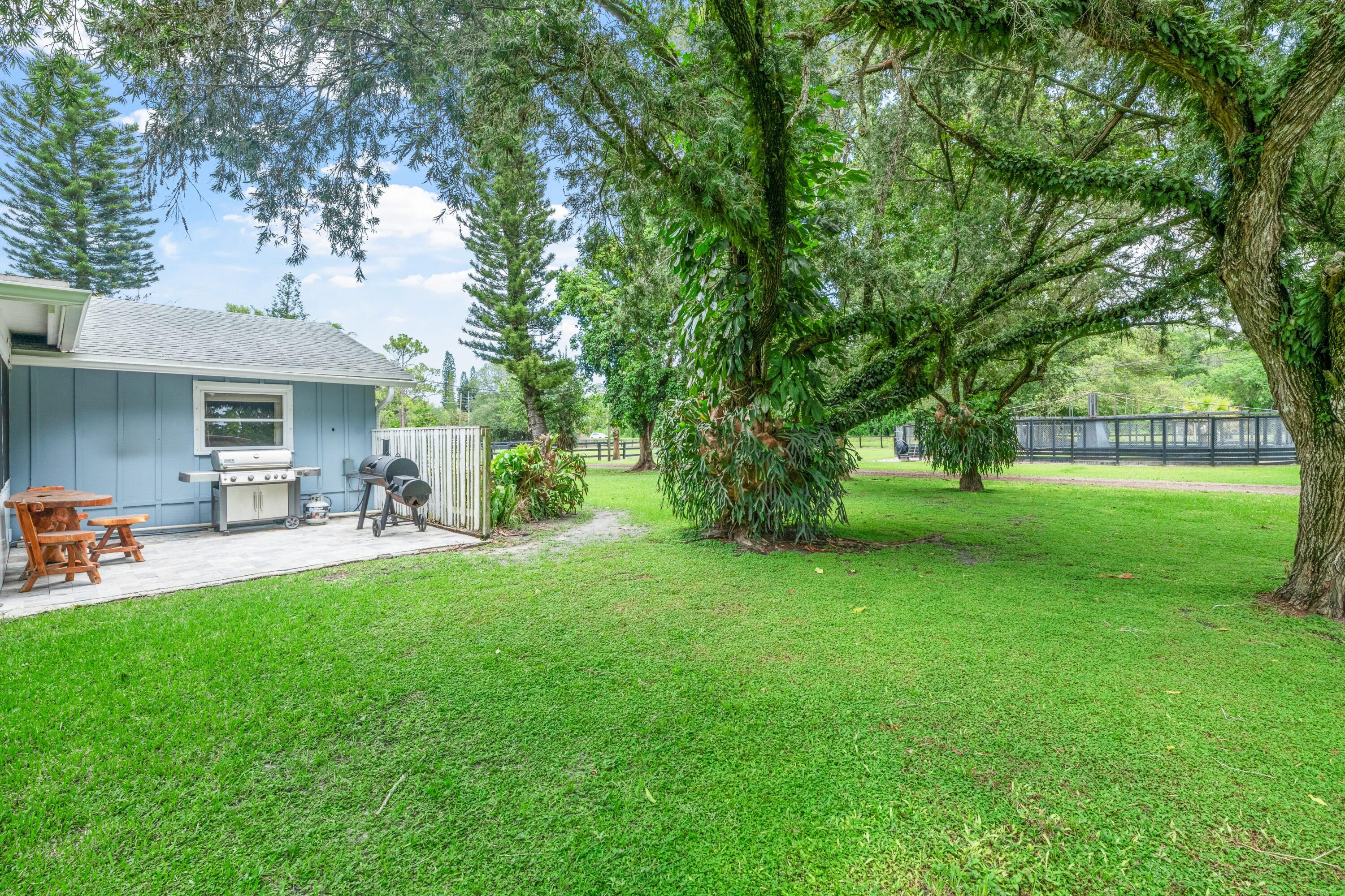 LOXAHATCHEE GROVES - Residential