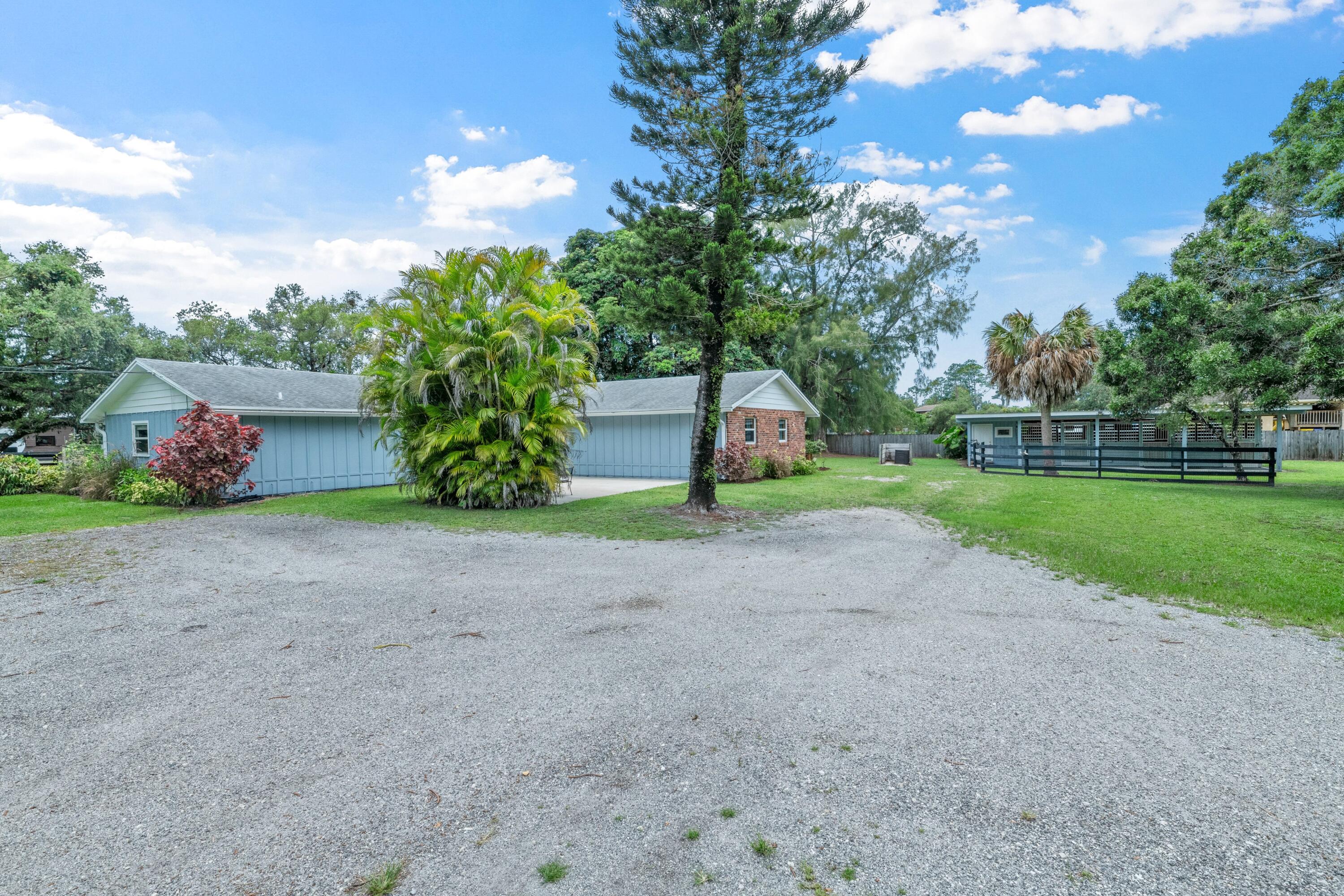 LOXAHATCHEE GROVES - Residential