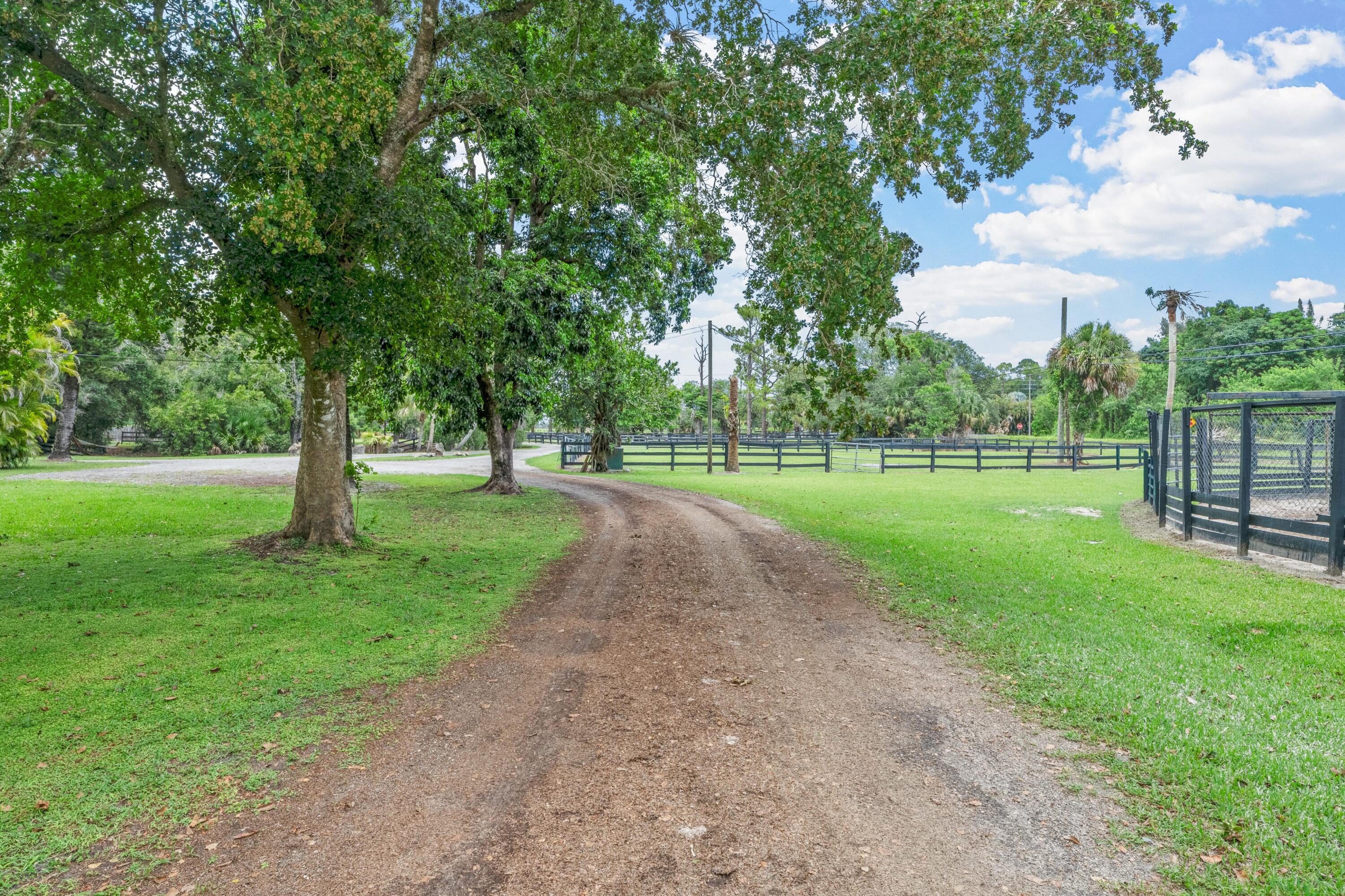 LOXAHATCHEE GROVES - Residential