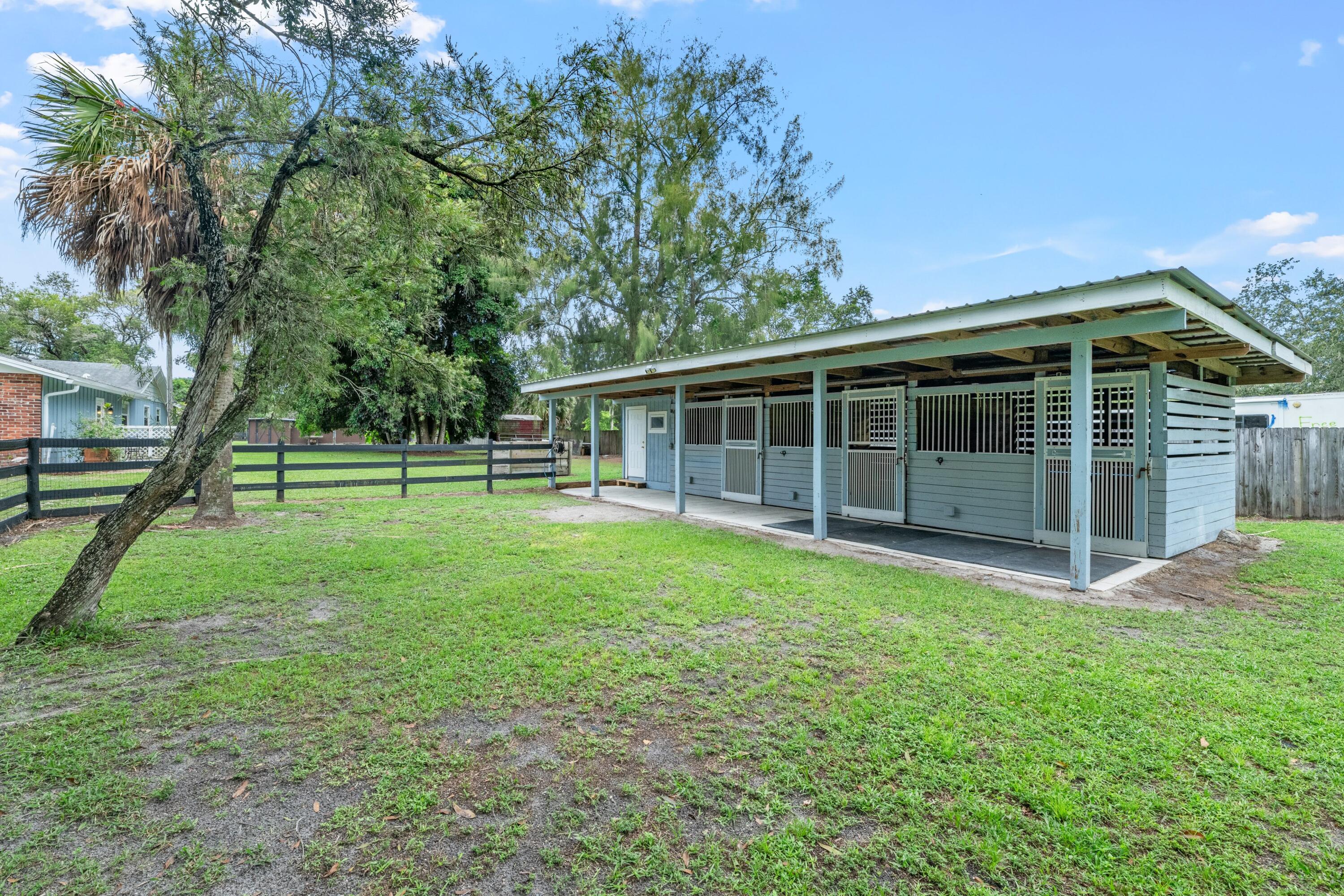 LOXAHATCHEE GROVES - Residential