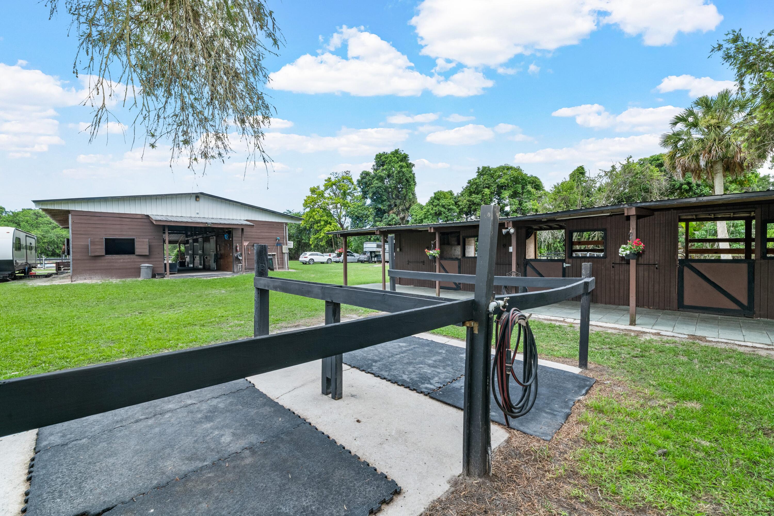 LOXAHATCHEE GROVES - Residential