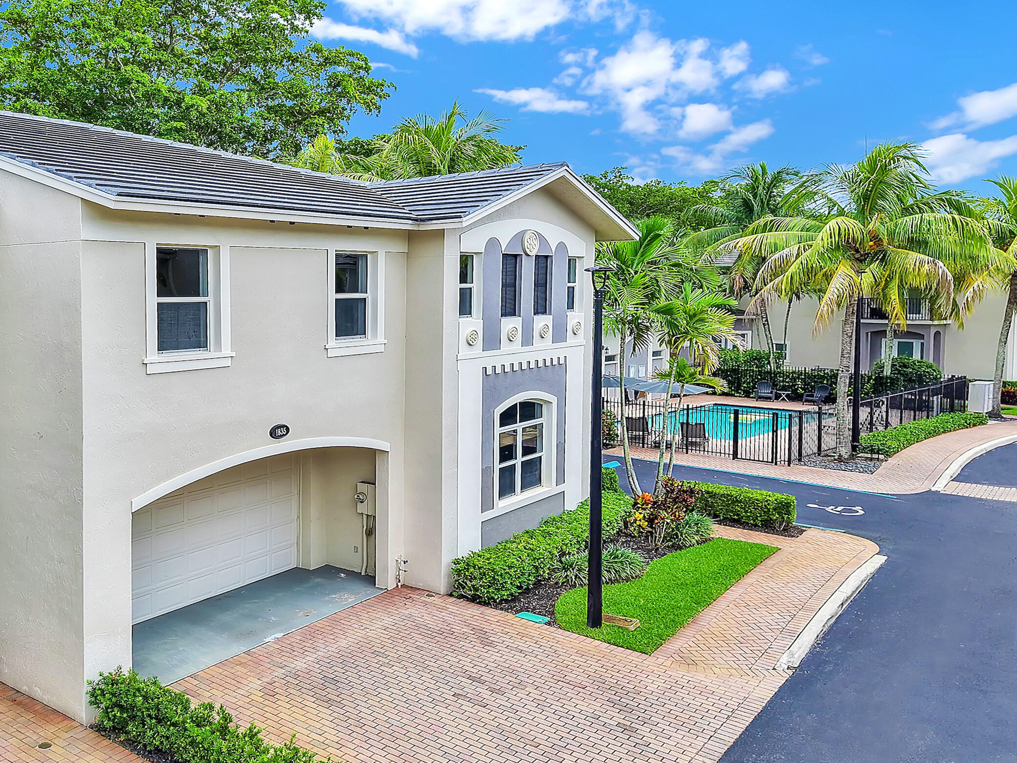 HIGHLAND GROVE ESTATES - Residential