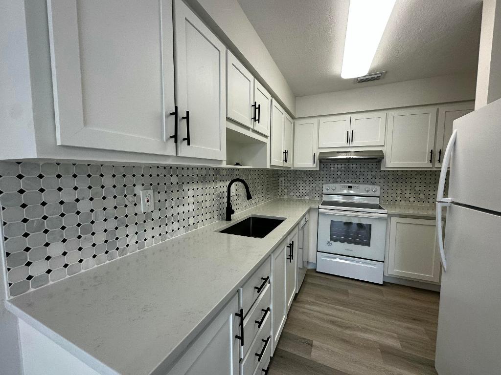 PALM GREENS AT VILLA DEL RAY CONDO II - Residential Lease