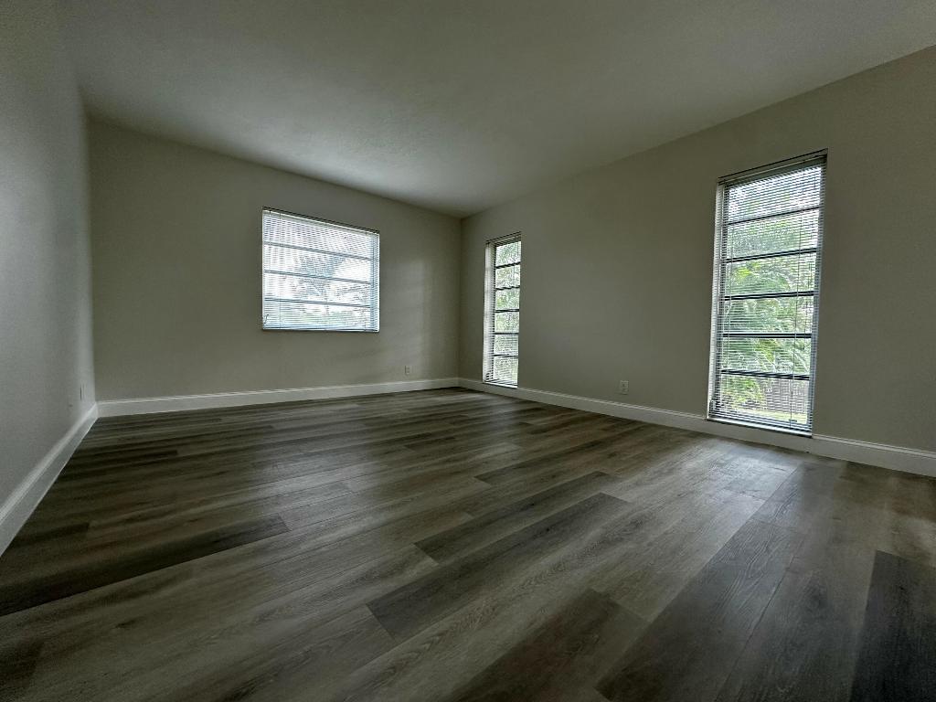 PALM GREENS AT VILLA DEL RAY CONDO II - Residential Lease