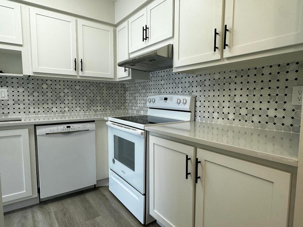 PALM GREENS AT VILLA DEL RAY CONDO II - Residential Lease