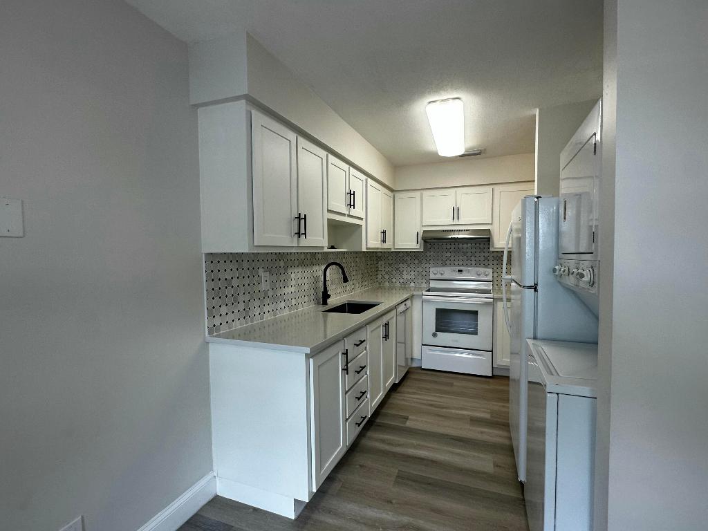 PALM GREENS AT VILLA DEL RAY CONDO II - Residential Lease