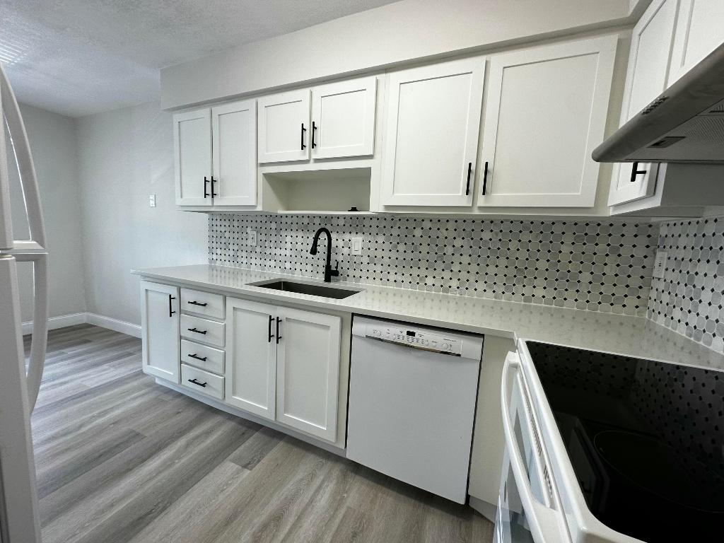 PALM GREENS AT VILLA DEL RAY CONDO II - Residential Lease