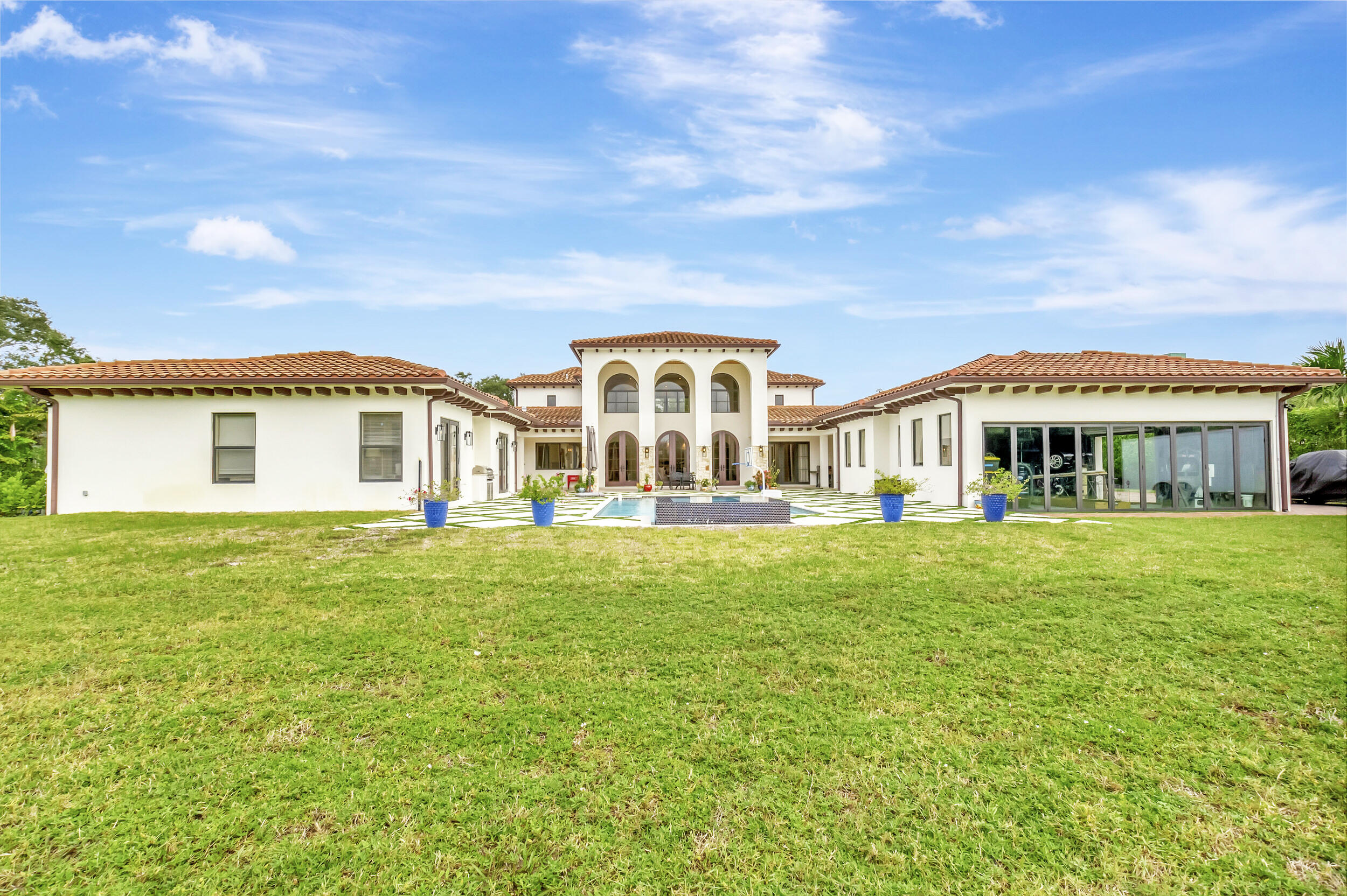 BONIELLOS ACRES - Residential