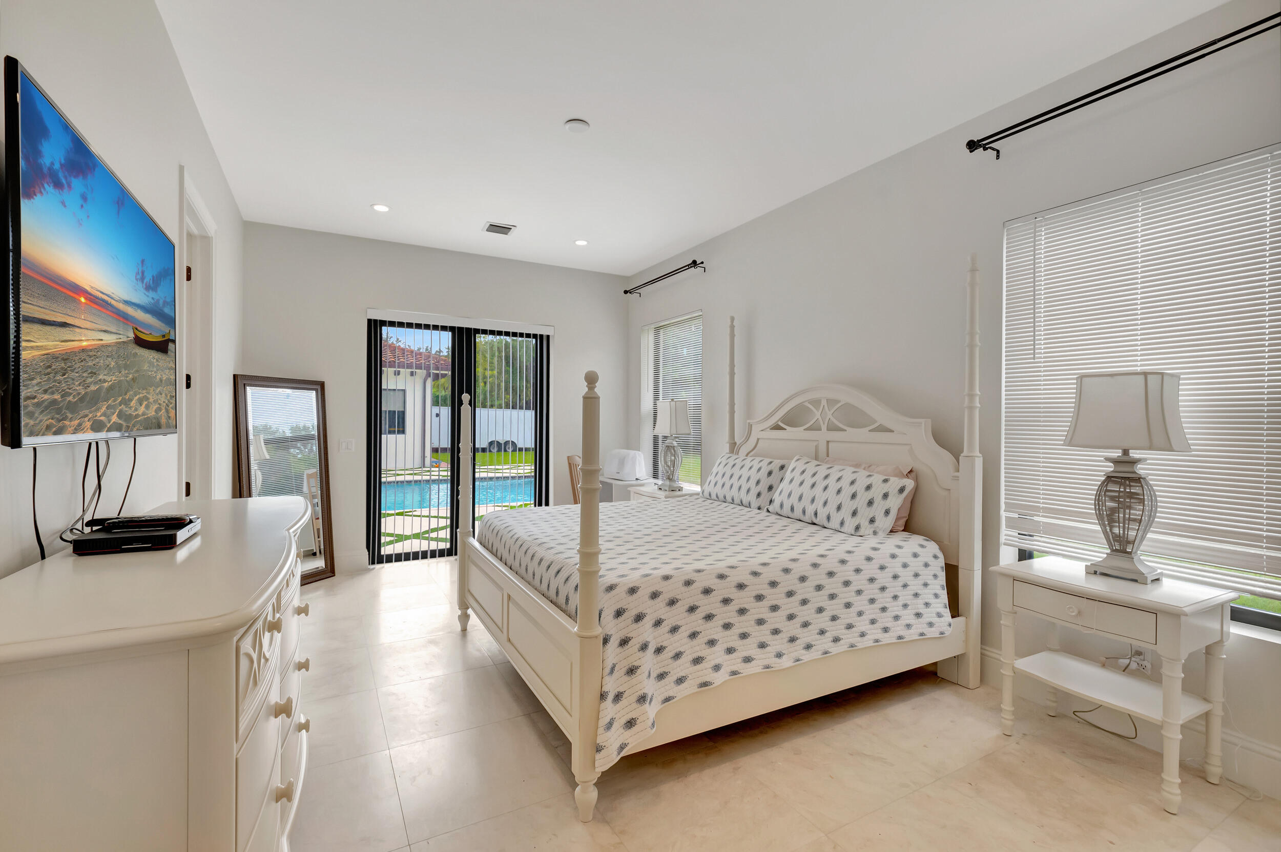 BONIELLOS ACRES - Residential