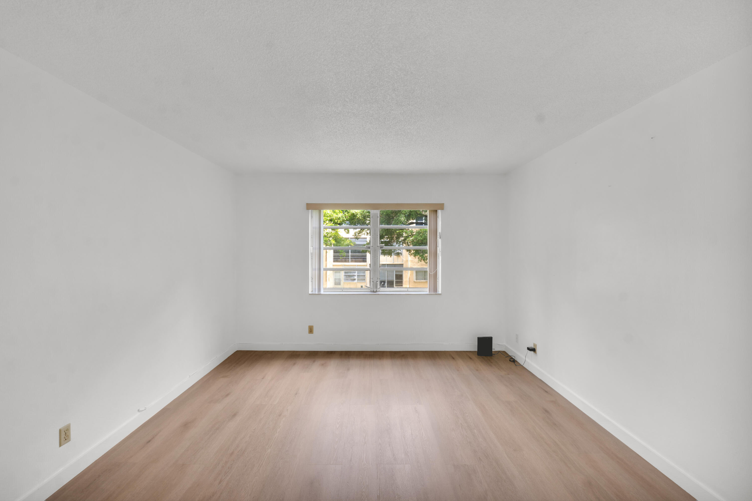 CAMBRIDGE HOUSE EAST - Residential