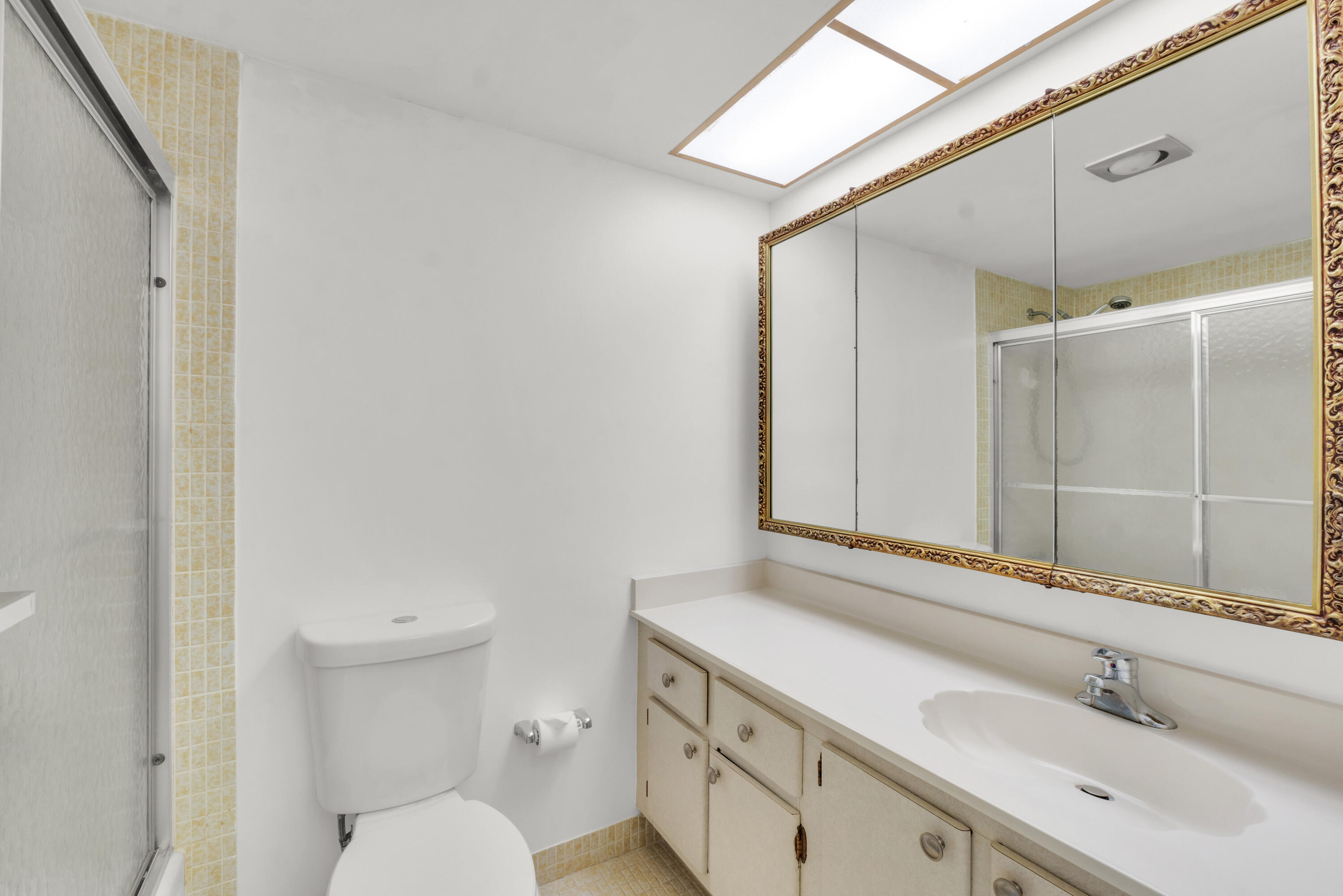 CAMBRIDGE HOUSE EAST - Residential