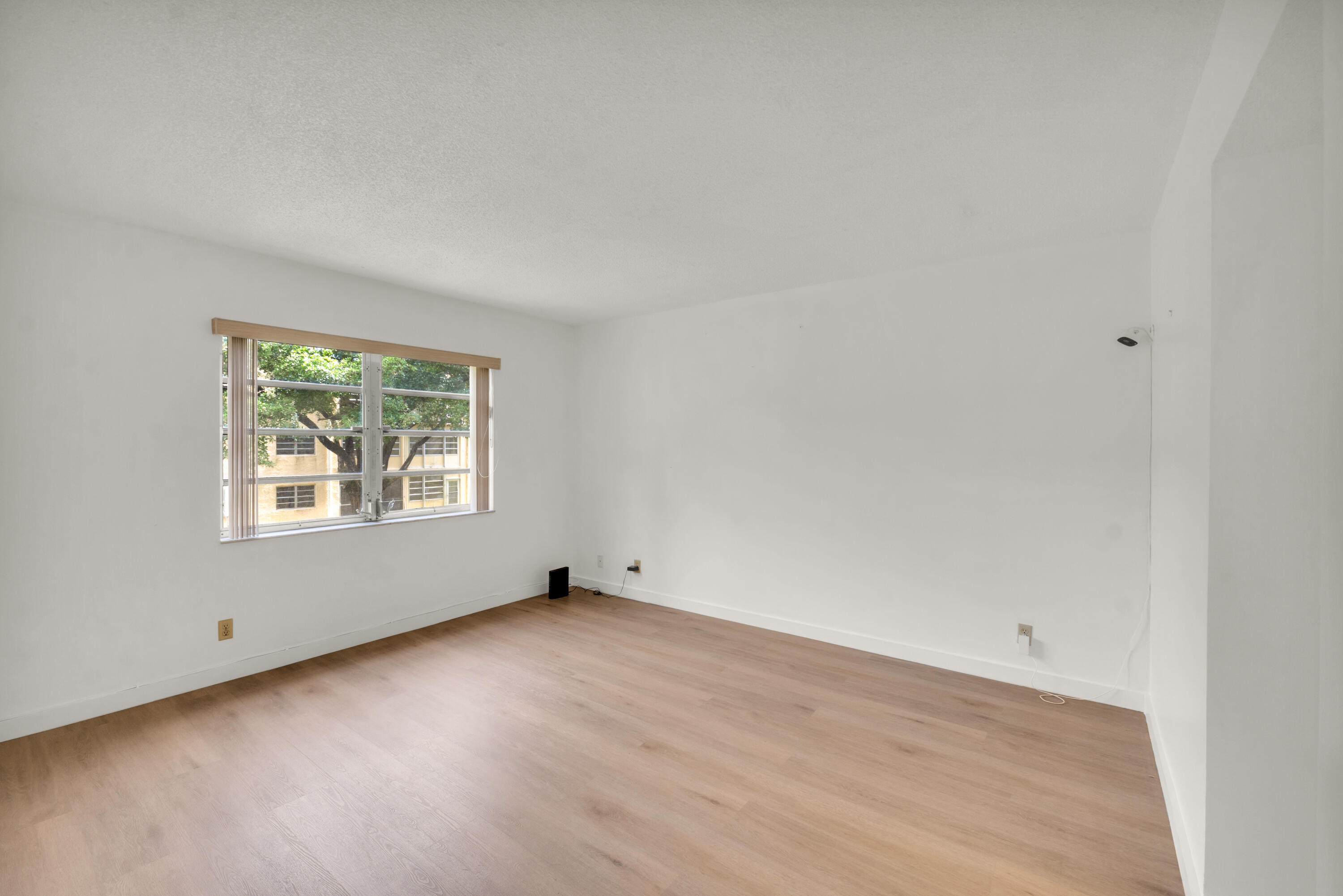 CAMBRIDGE HOUSE EAST - Residential