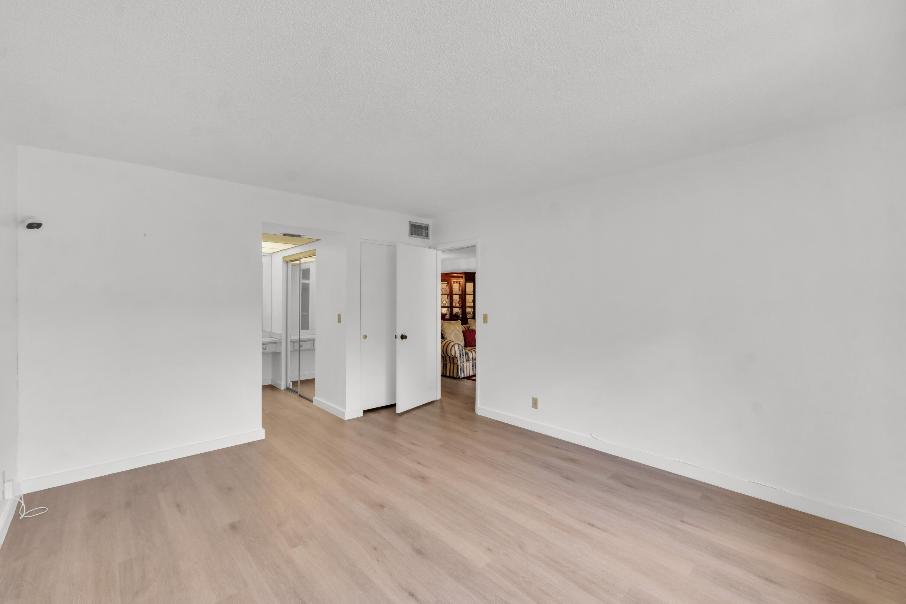 CAMBRIDGE HOUSE EAST - Residential