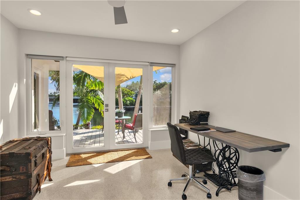 CORAL POINT - Residential