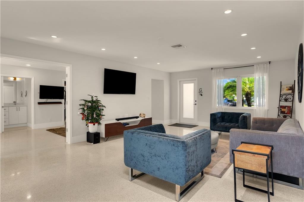 CORAL POINT - Residential