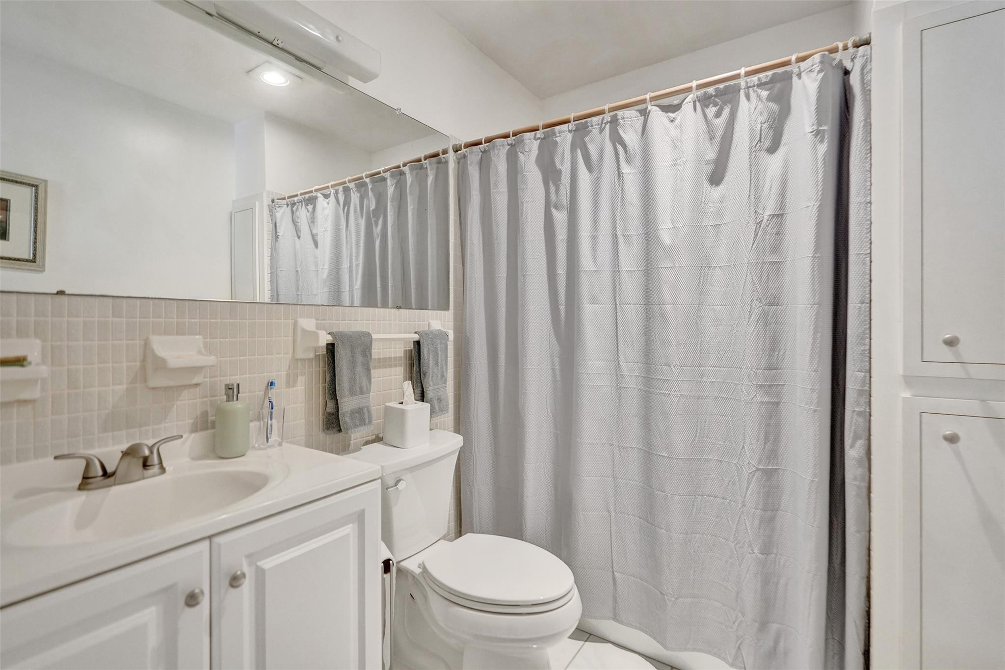 Imperial Point Colonnades - Residential