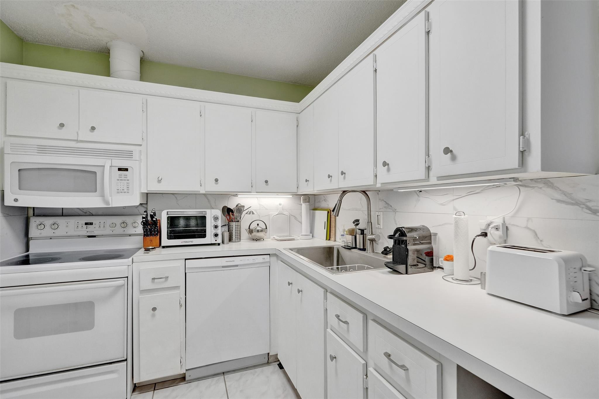 Imperial Point Colonnades - Residential