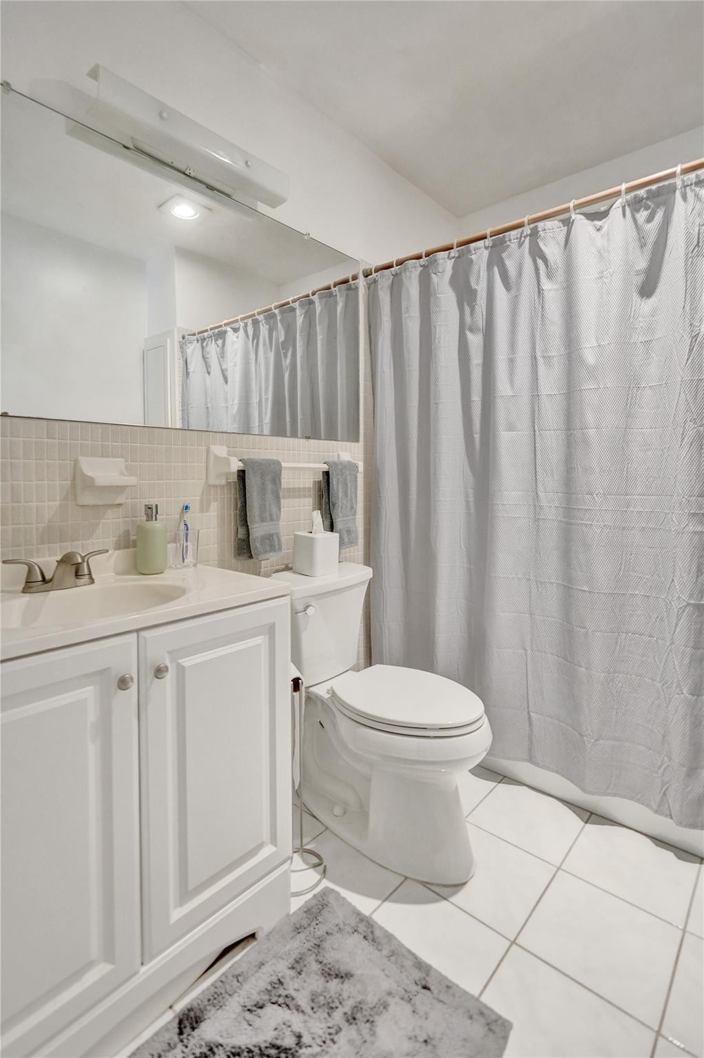 Imperial Point Colonnades - Residential