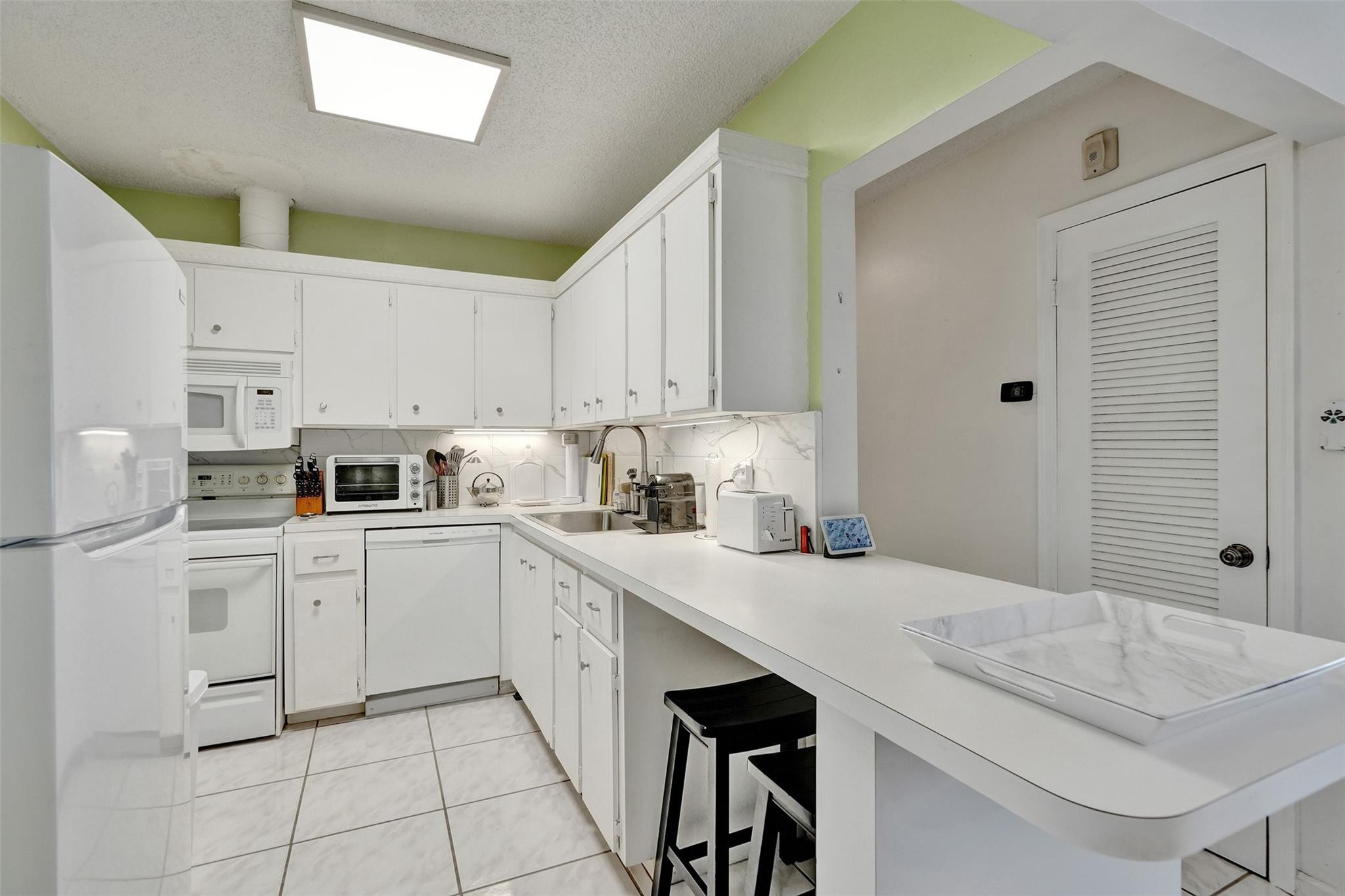 Imperial Point Colonnades - Residential