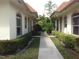 Very clean, freshly painted unit. Beautiful community pool. Location is very close to Wellington amenities.