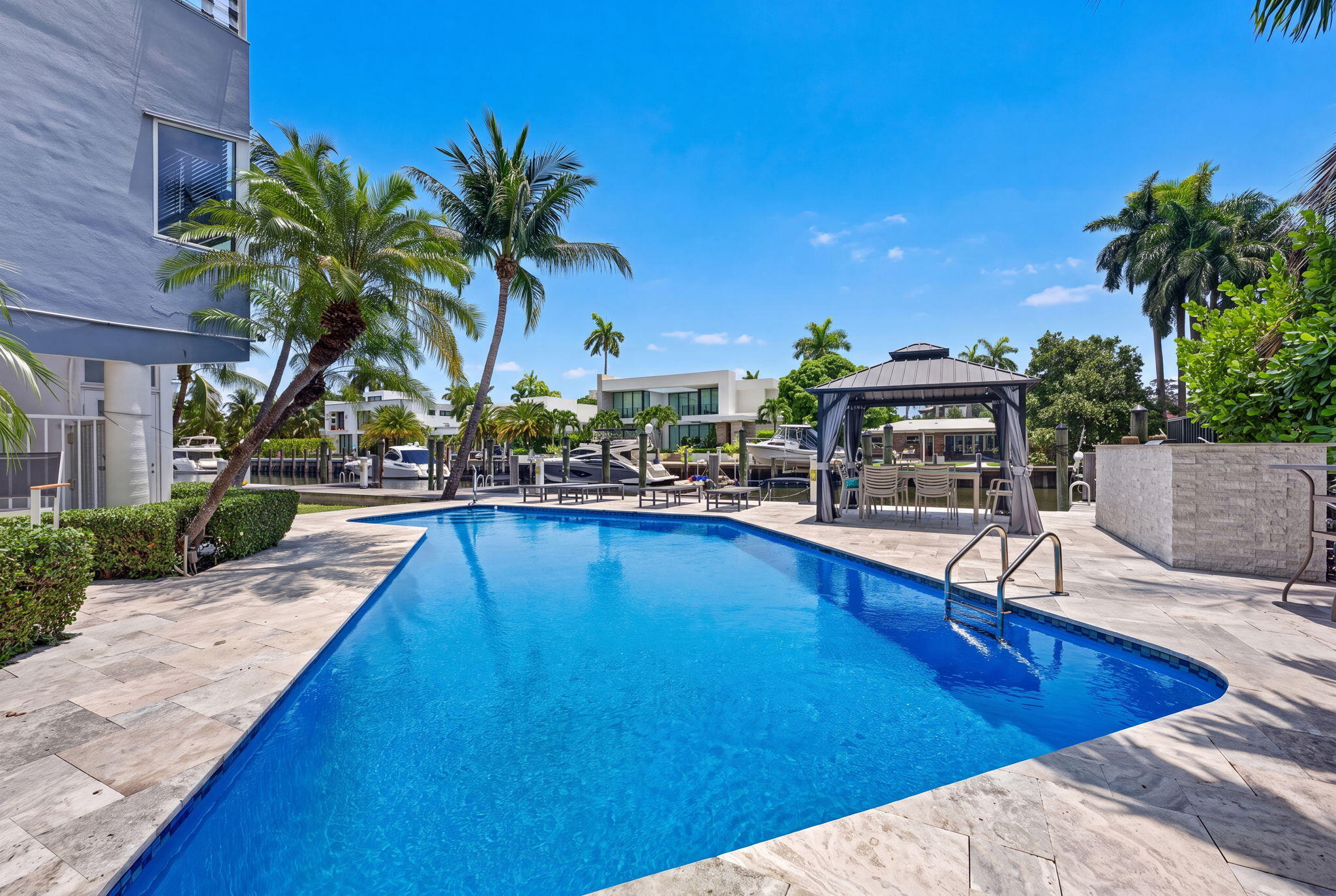 ISLAND HOUSE EAST CONDO - Residential