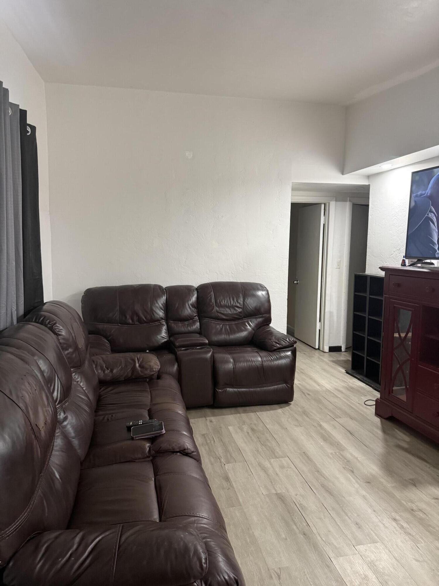 MIAMI GARDENS ESTATES SEC 8 - Residential