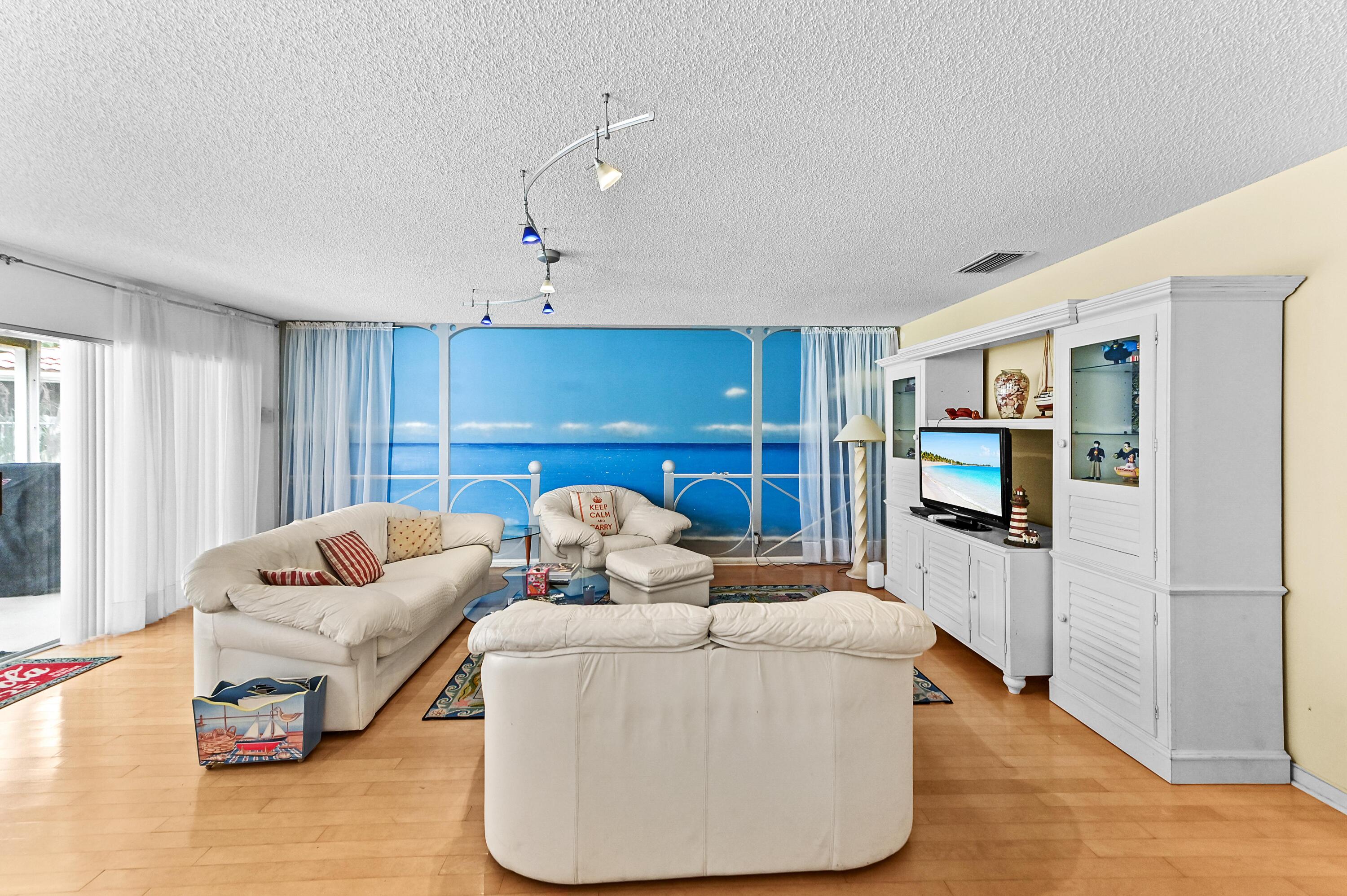 LAKE CHARLESTON - Residential
