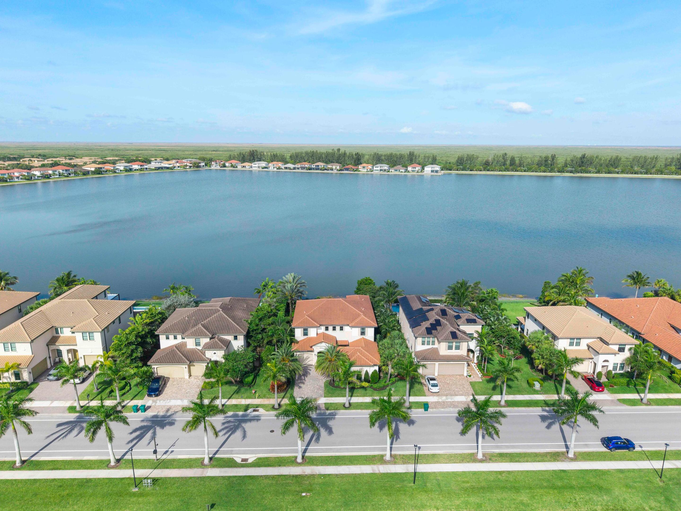 PARKLAND BAY - Residential