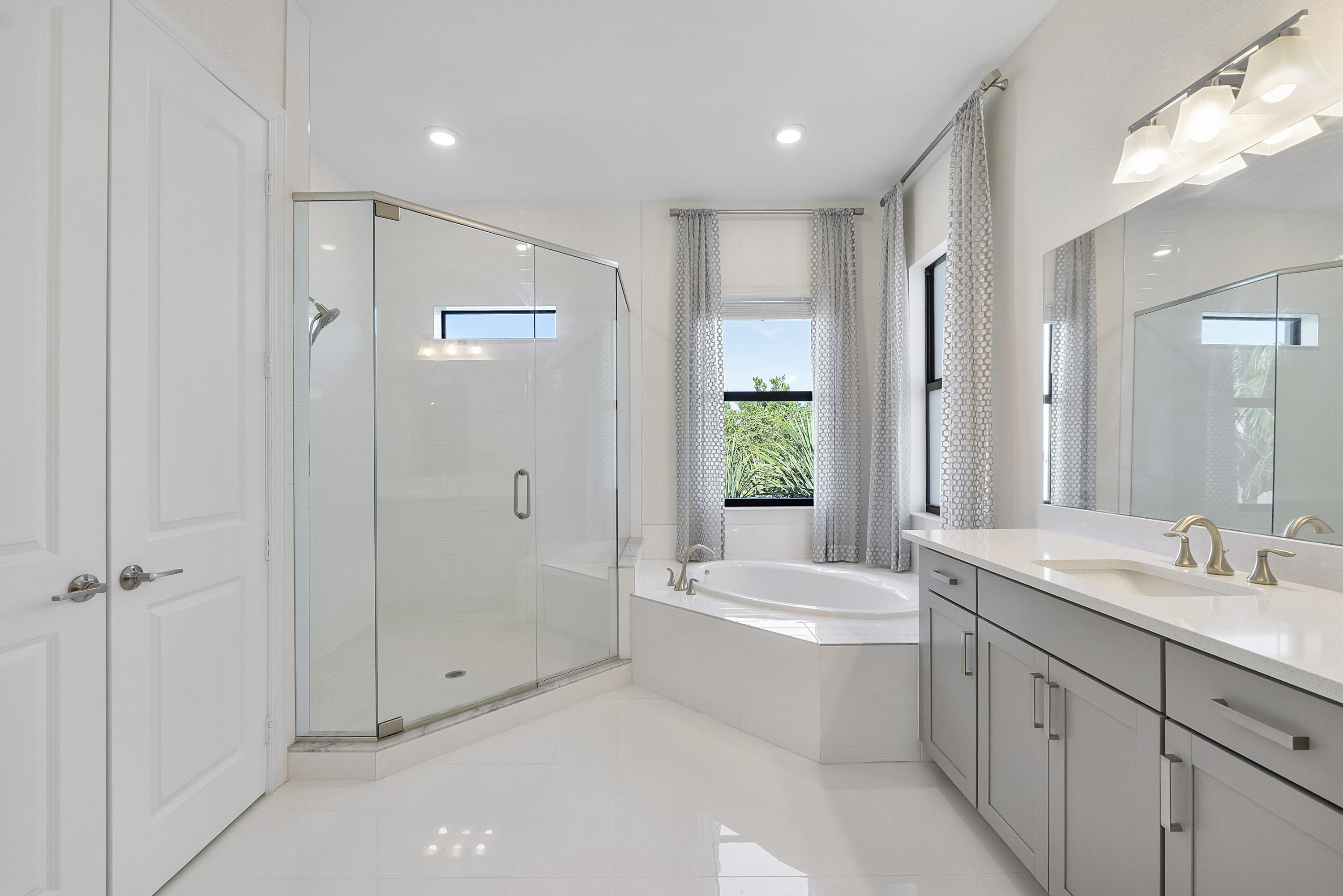 PARKLAND BAY - Residential