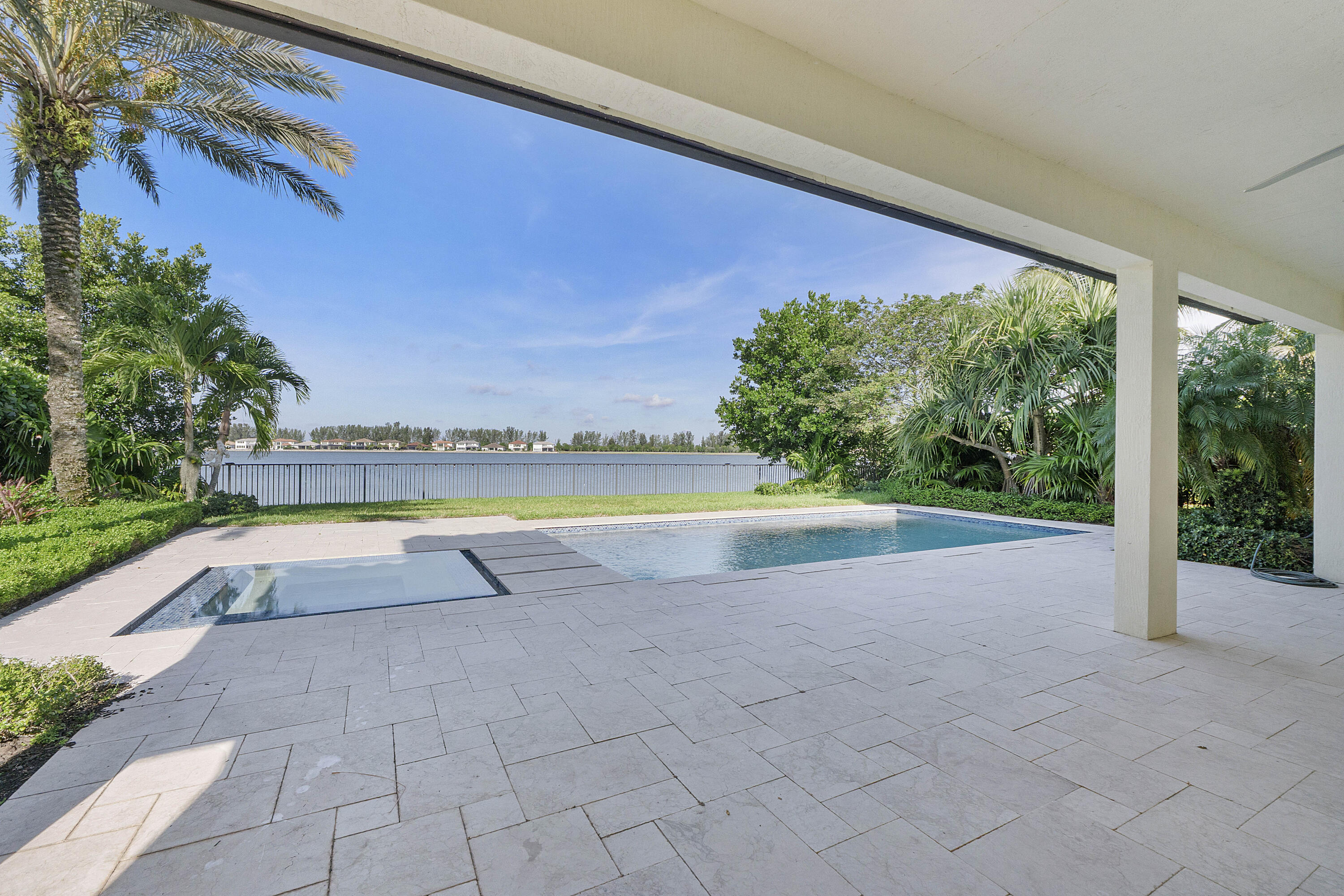 PARKLAND BAY - Residential