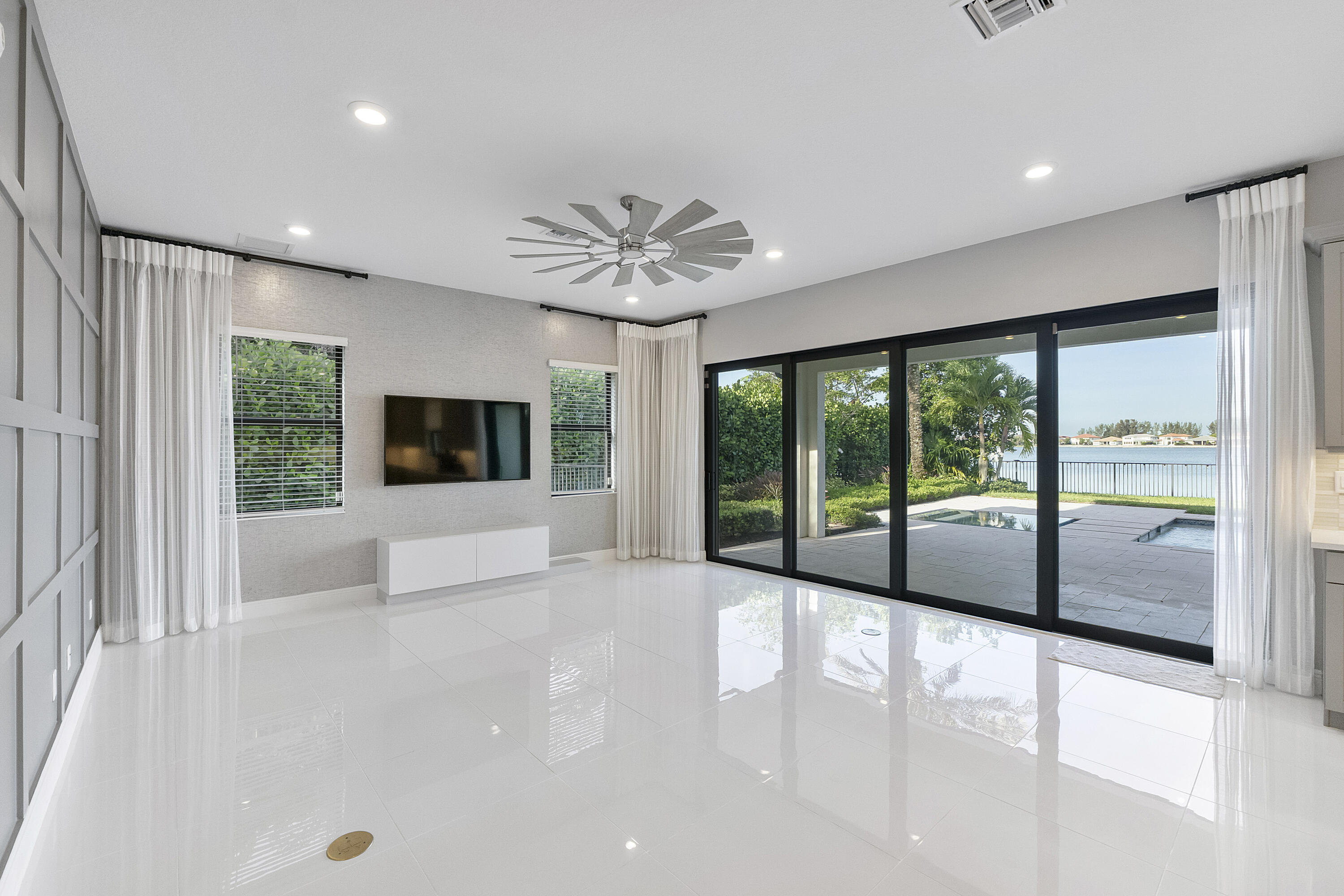 PARKLAND BAY - Residential