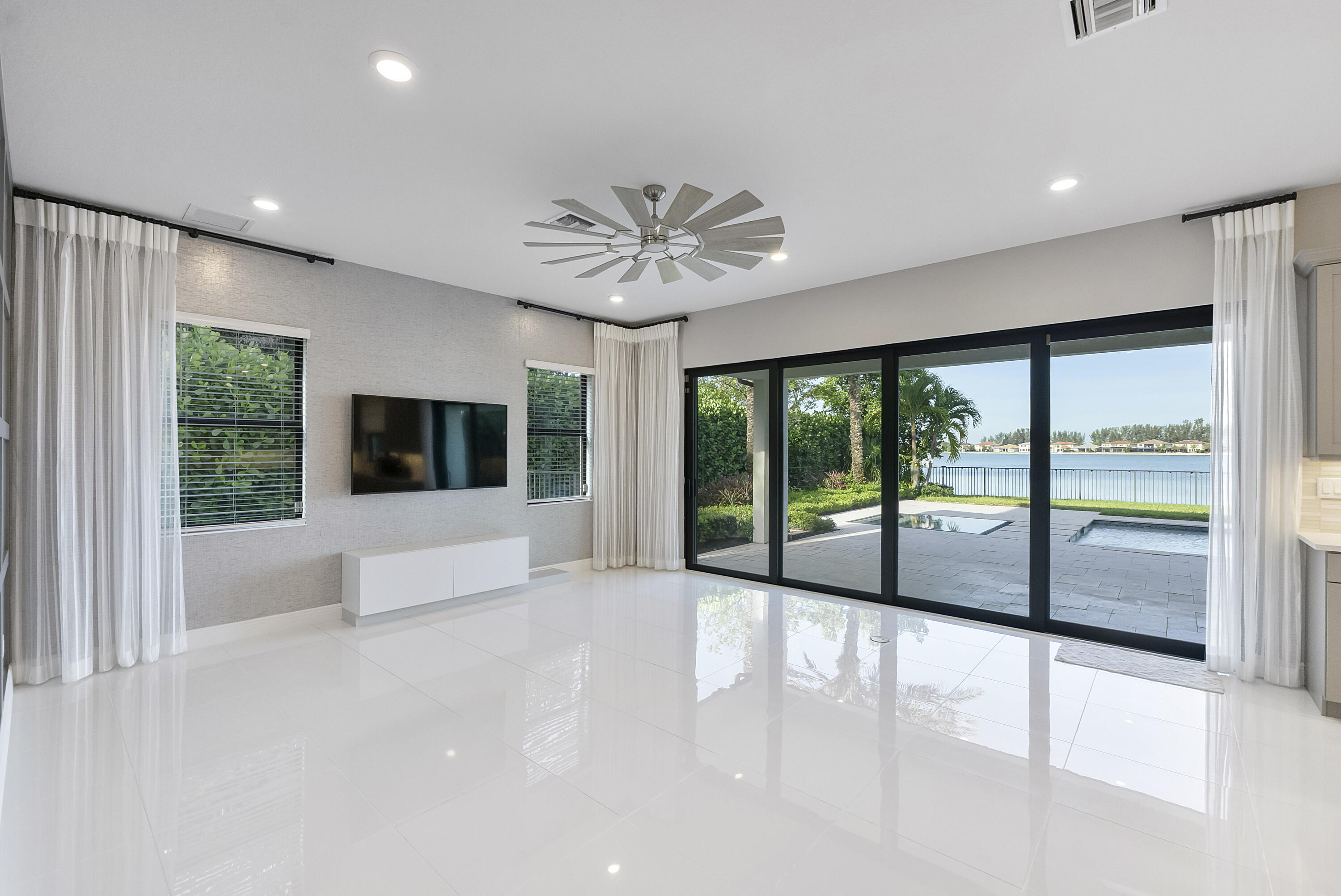 PARKLAND BAY - Residential