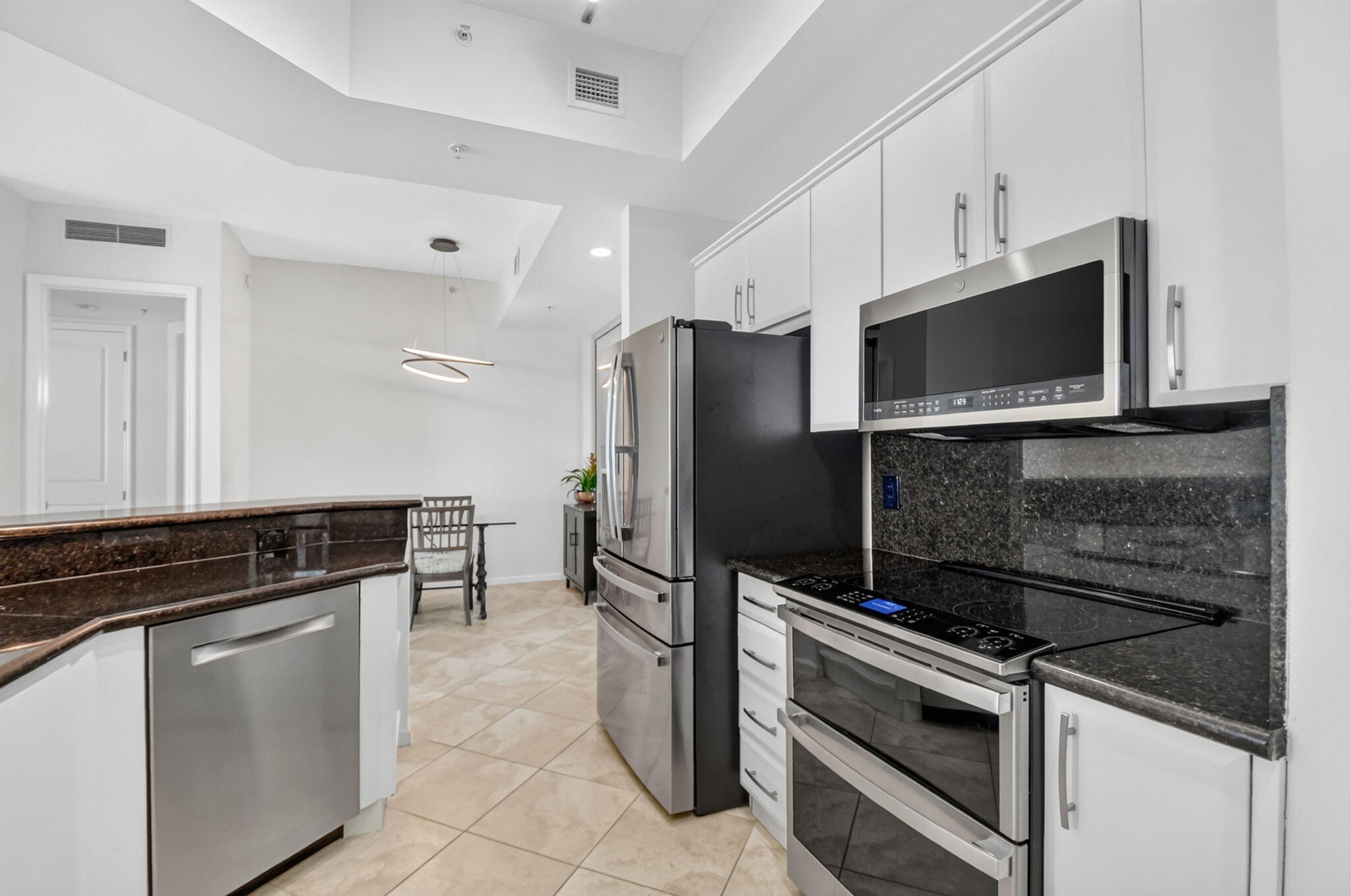 METROPOLITAN CONDO - Residential