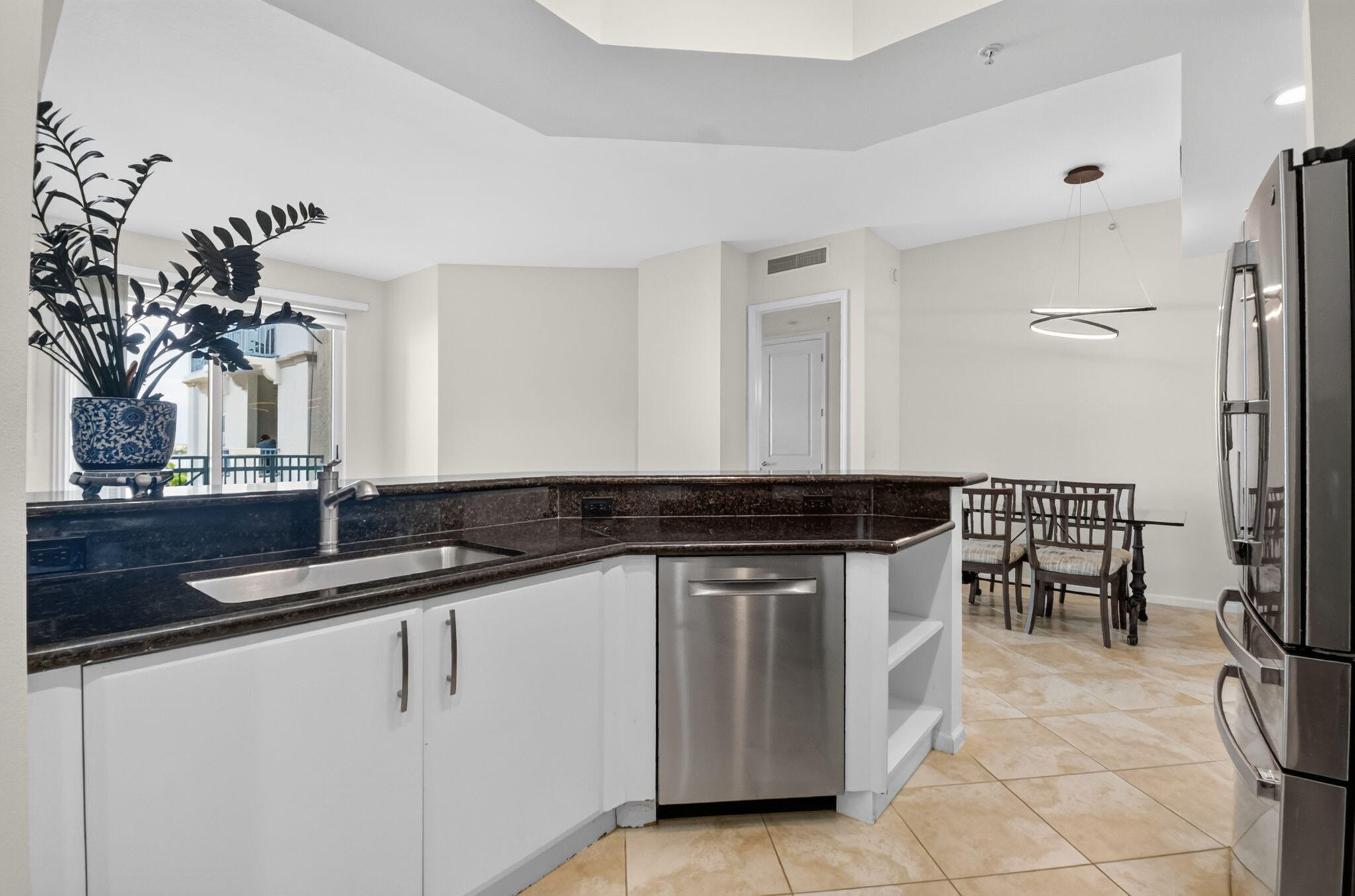 METROPOLITAN CONDO - Residential