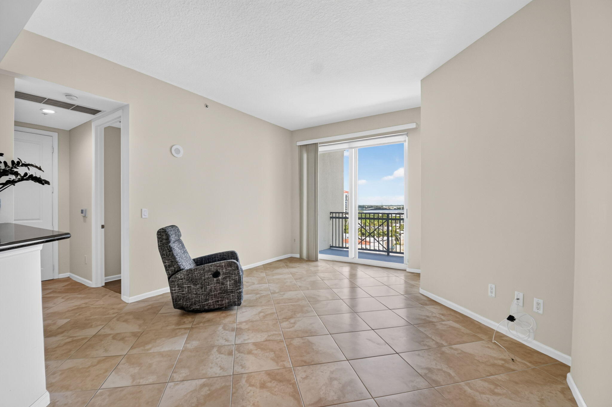 METROPOLITAN CONDO - Residential