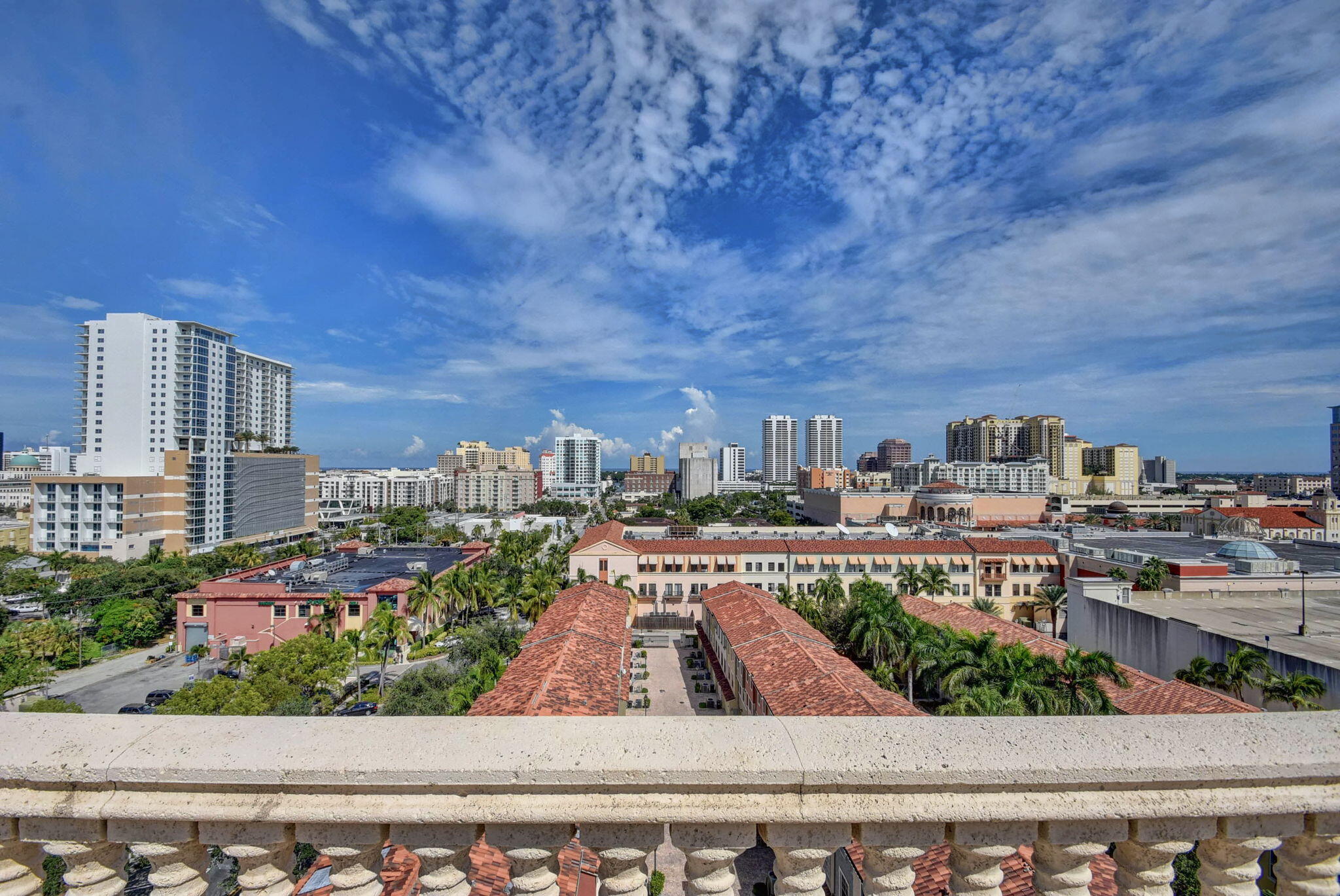 METROPOLITAN CONDO - Residential